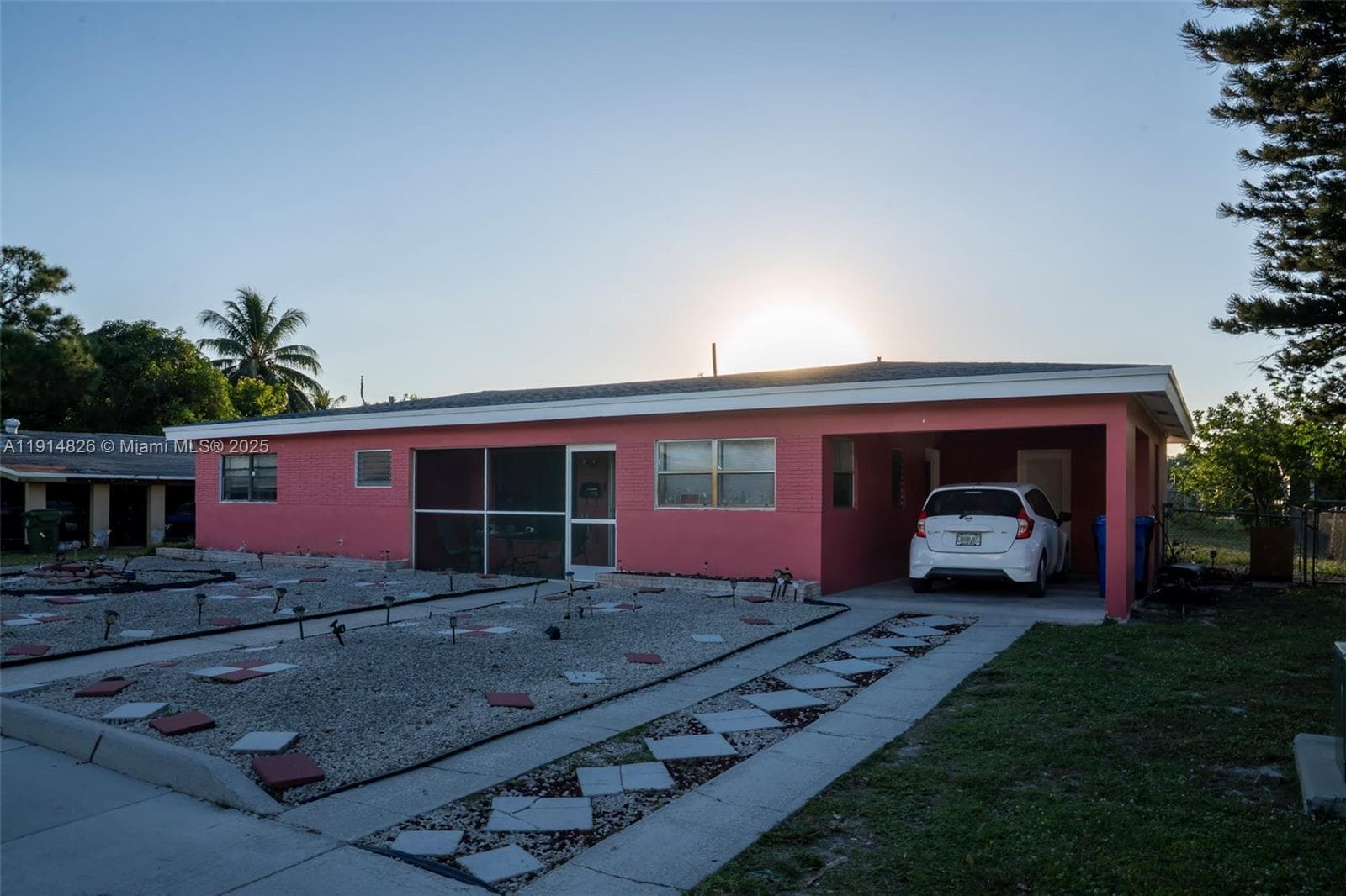 1021 SW 31st Ave photo 1