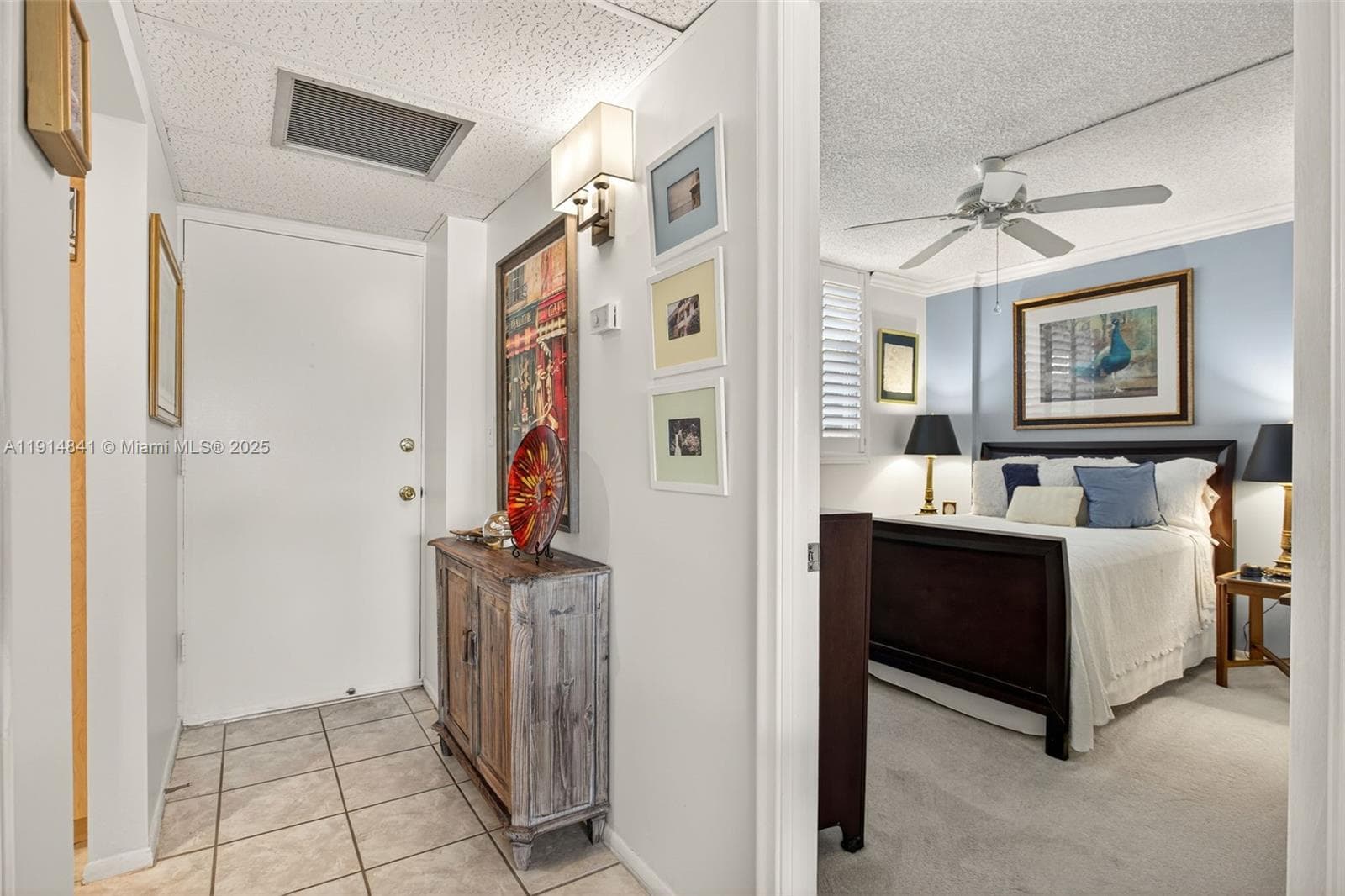 Entry/Bedroom