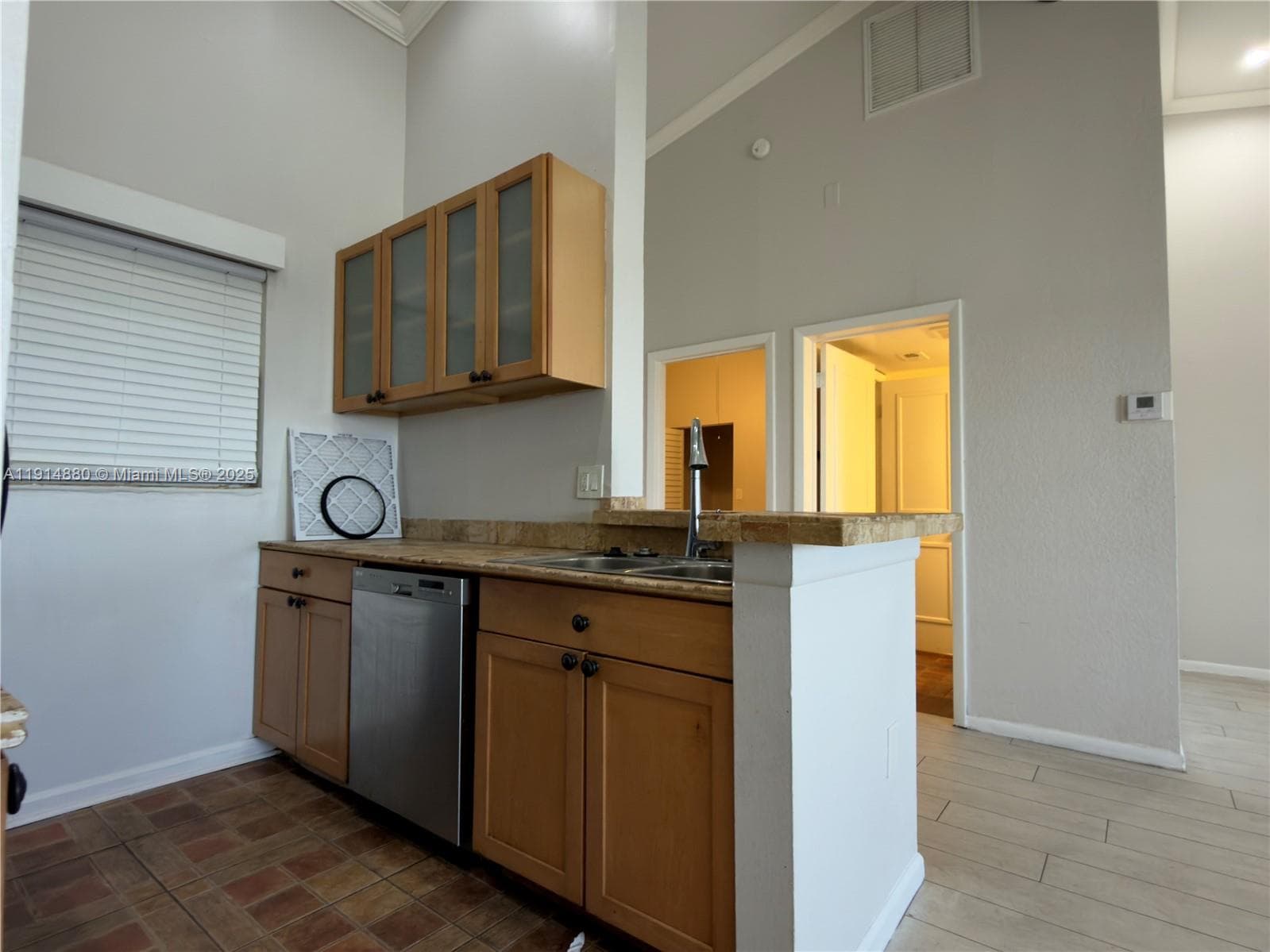 LAKEVIEW CLUB CONDO · #304 in Oakland Park - Photo 4