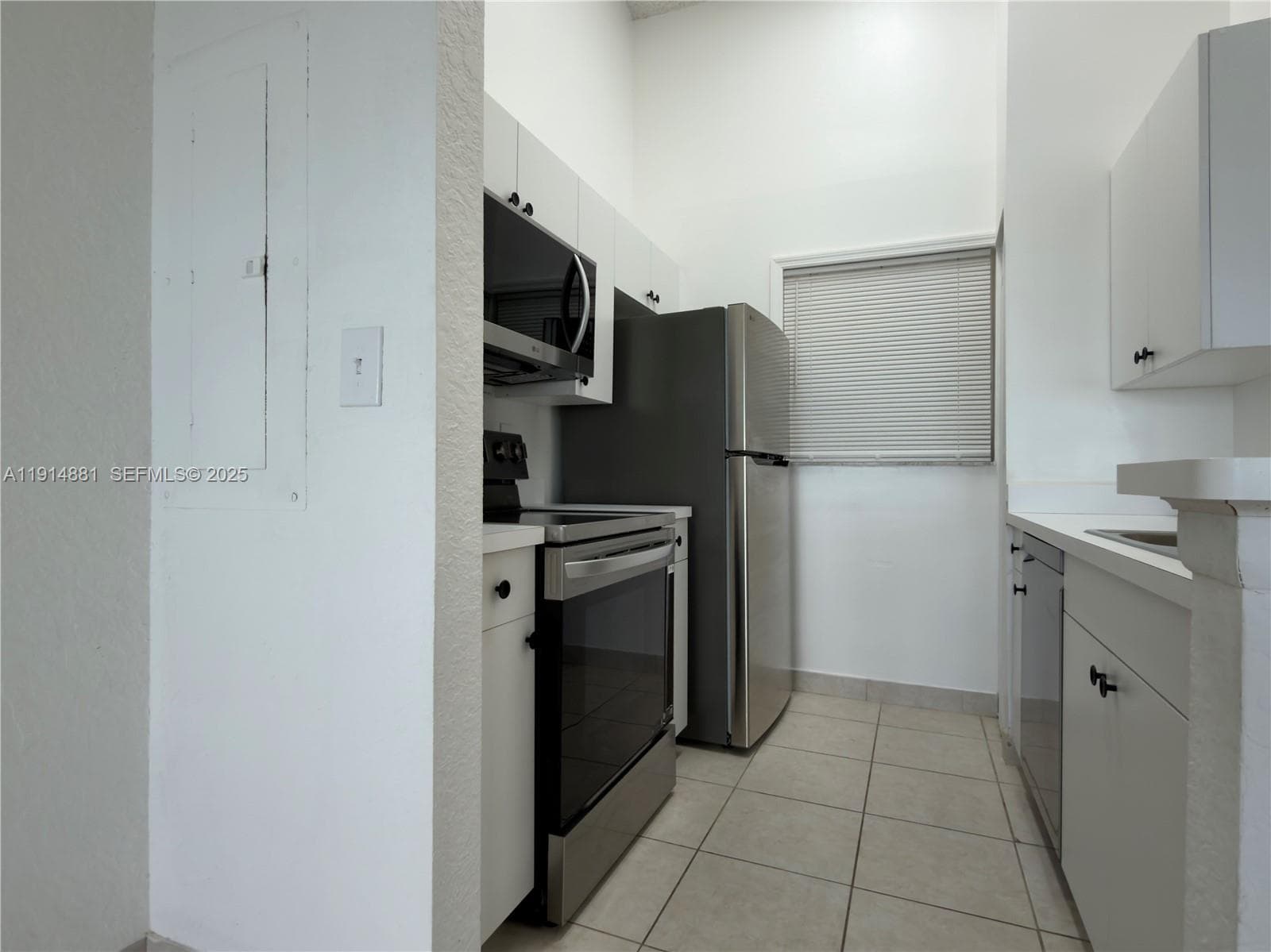 LAKEVIEW CLUB CONDO · #304 in Oakland Park - Photo 2