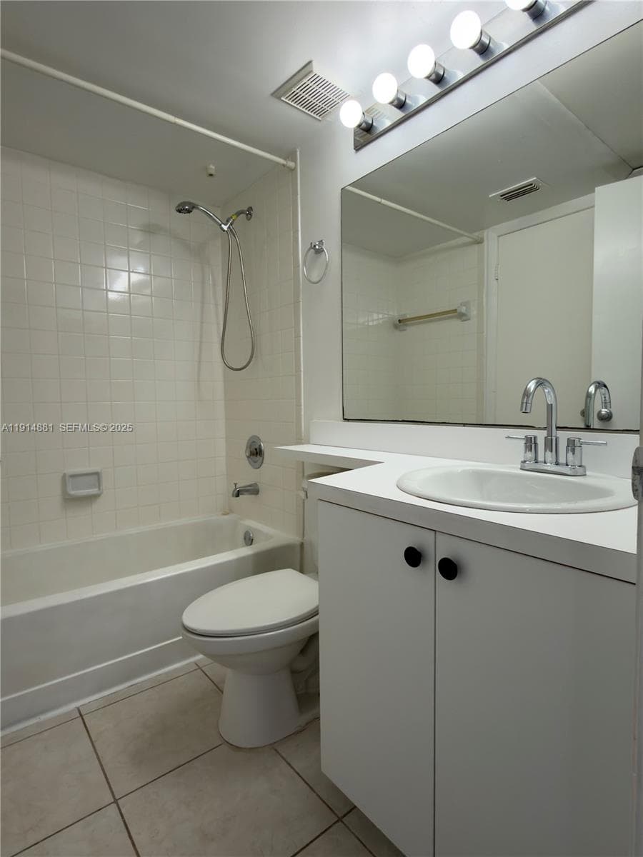 LAKEVIEW CLUB CONDO · #304 in Oakland Park - Photo 6