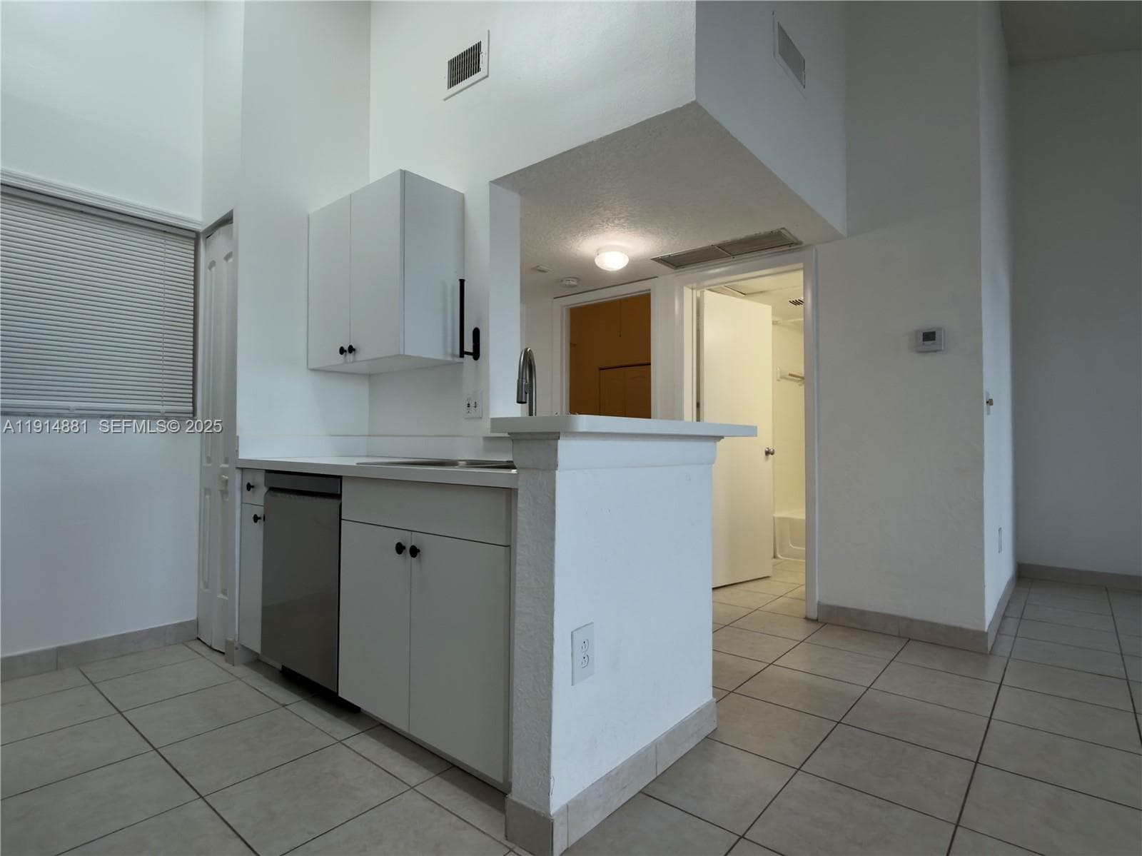 LAKEVIEW CLUB CONDO · #304 in Oakland Park - Photo 3