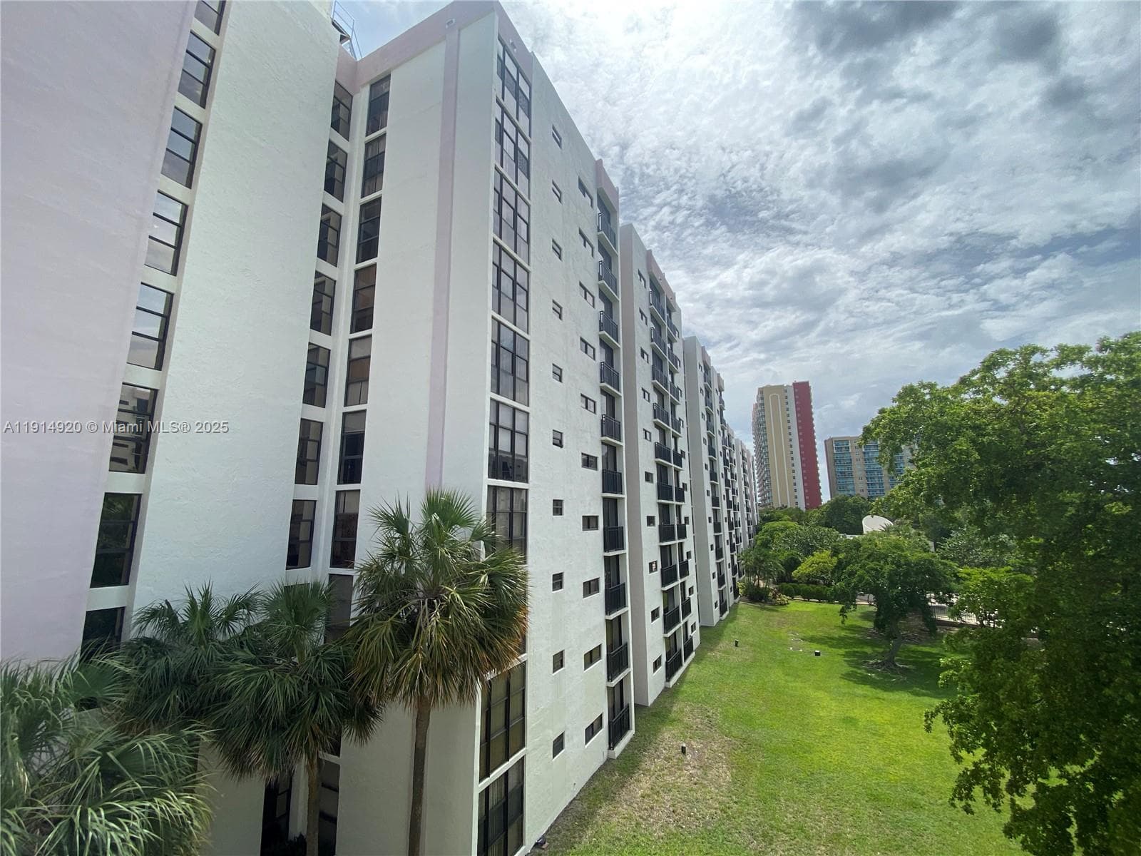 PLAZA OF AMERICAS CONDO P · #511 in Sunny Isles Beach - Photo 3