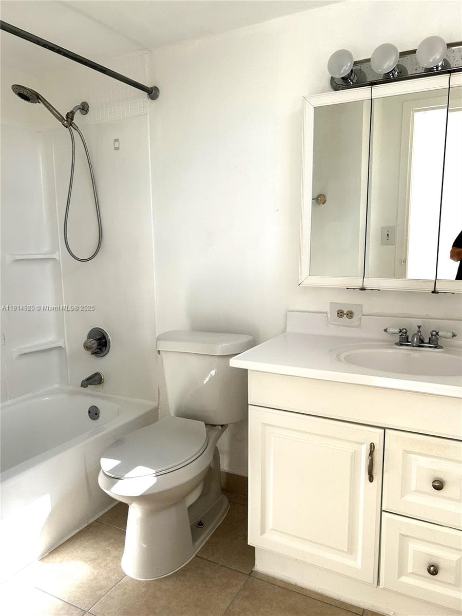 PLAZA OF AMERICAS CONDO P · #511 in Sunny Isles Beach - Photo 28