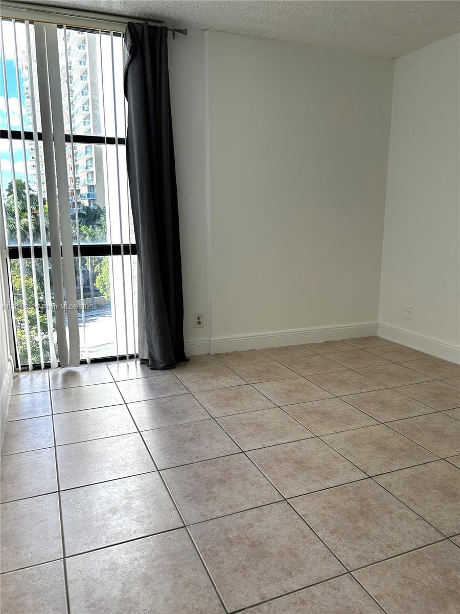 PLAZA OF AMERICAS CONDO P · #511 in Sunny Isles Beach - Photo 29