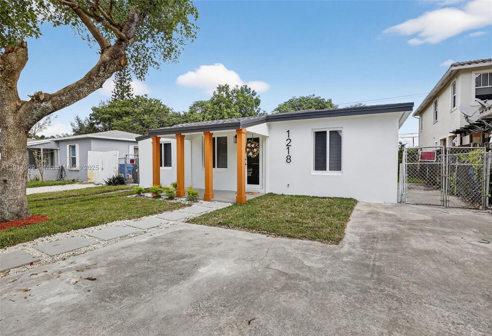 1218 NW 2nd Ave photo 3