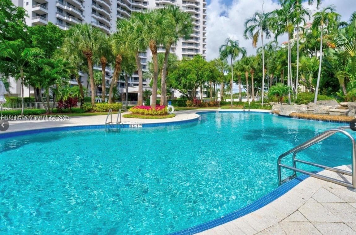 PARC CENTRAL AVENTURA SOU · #911 in Aventura - Photo 3