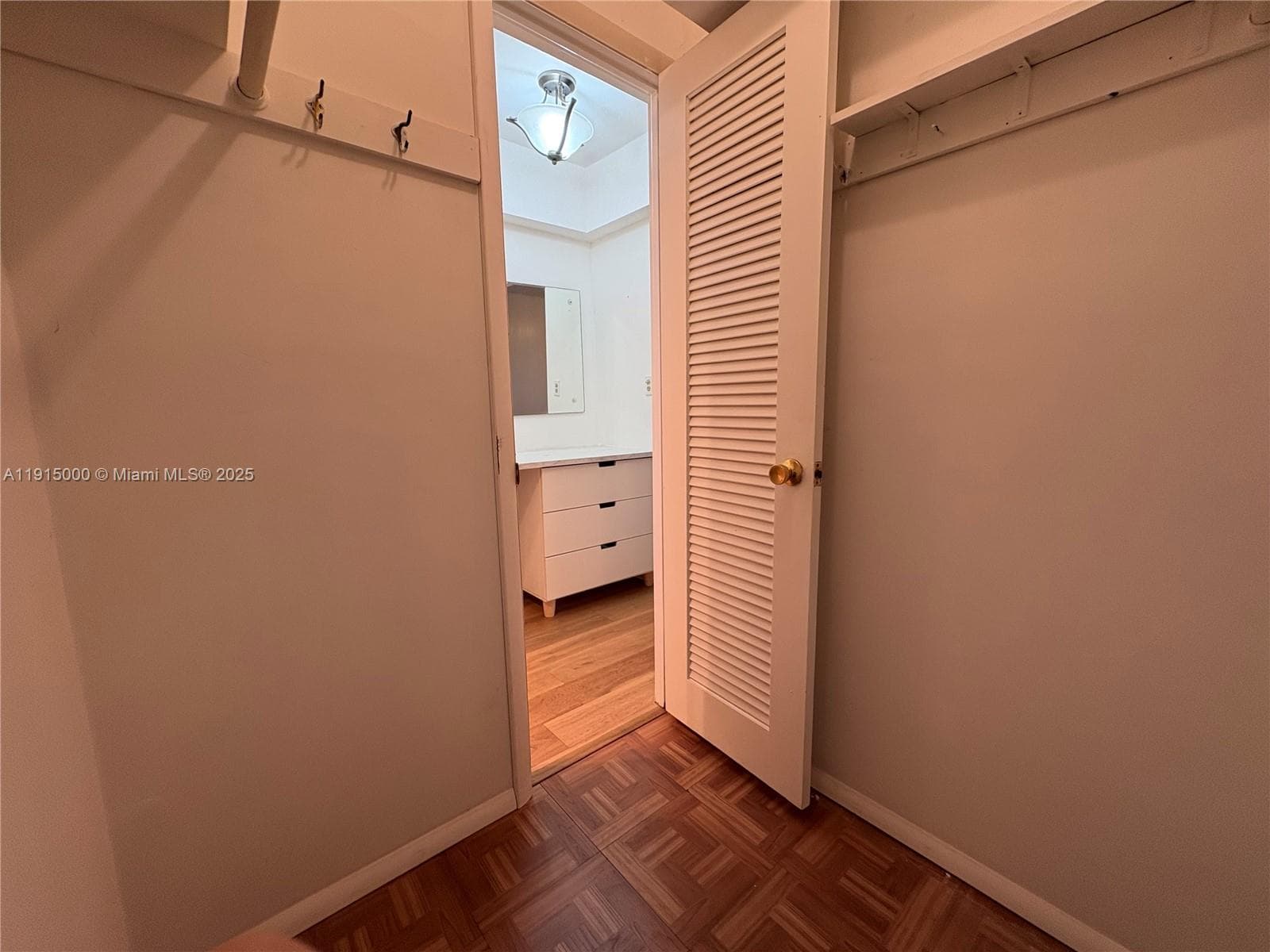 Walking closet