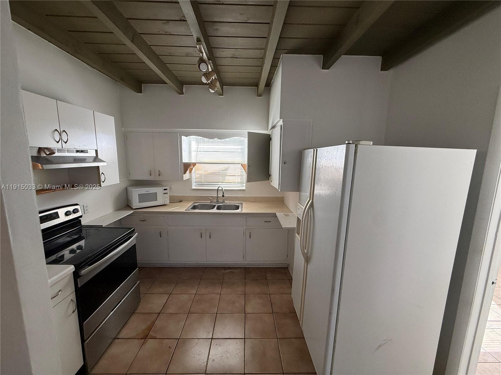 5820 Arthur St #back photo 3