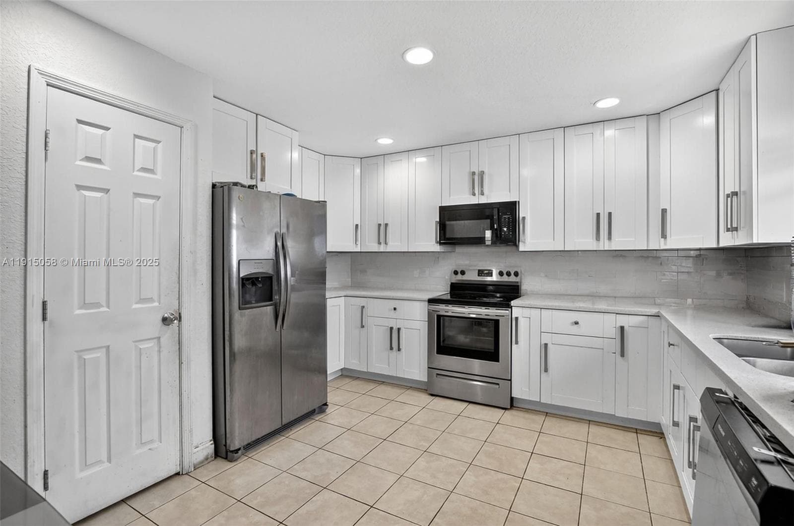 2920 NW 9th Pl photo 2
