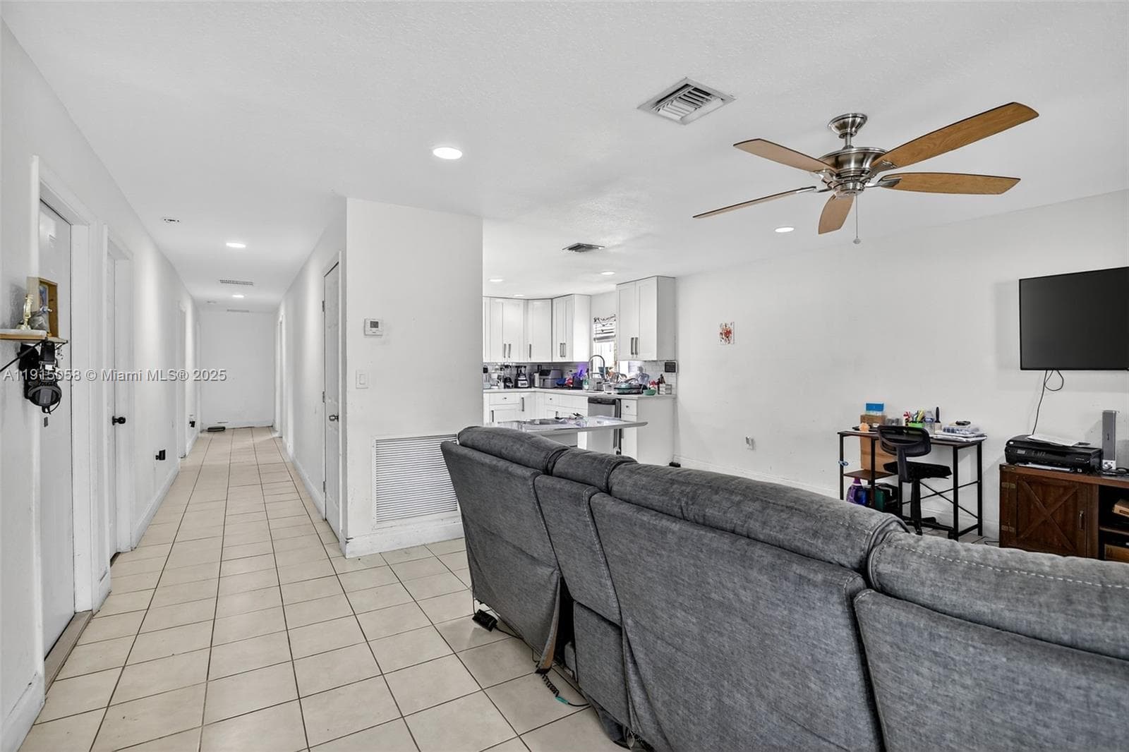 2920 NW 9th Pl photo 7
