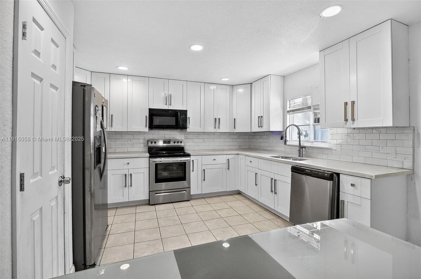 2920 NW 9th Pl photo 1