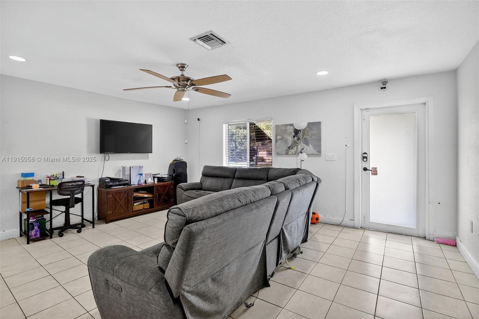 2920 NW 9th Pl photo 8