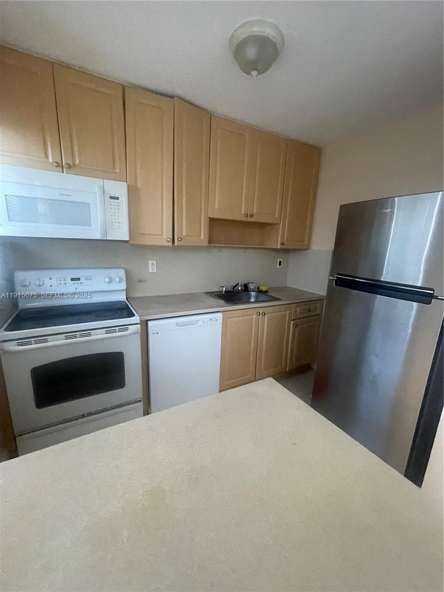 SEVILLA PALACE AT HALLAND · #309 in Hallandale Beach - Photo 10