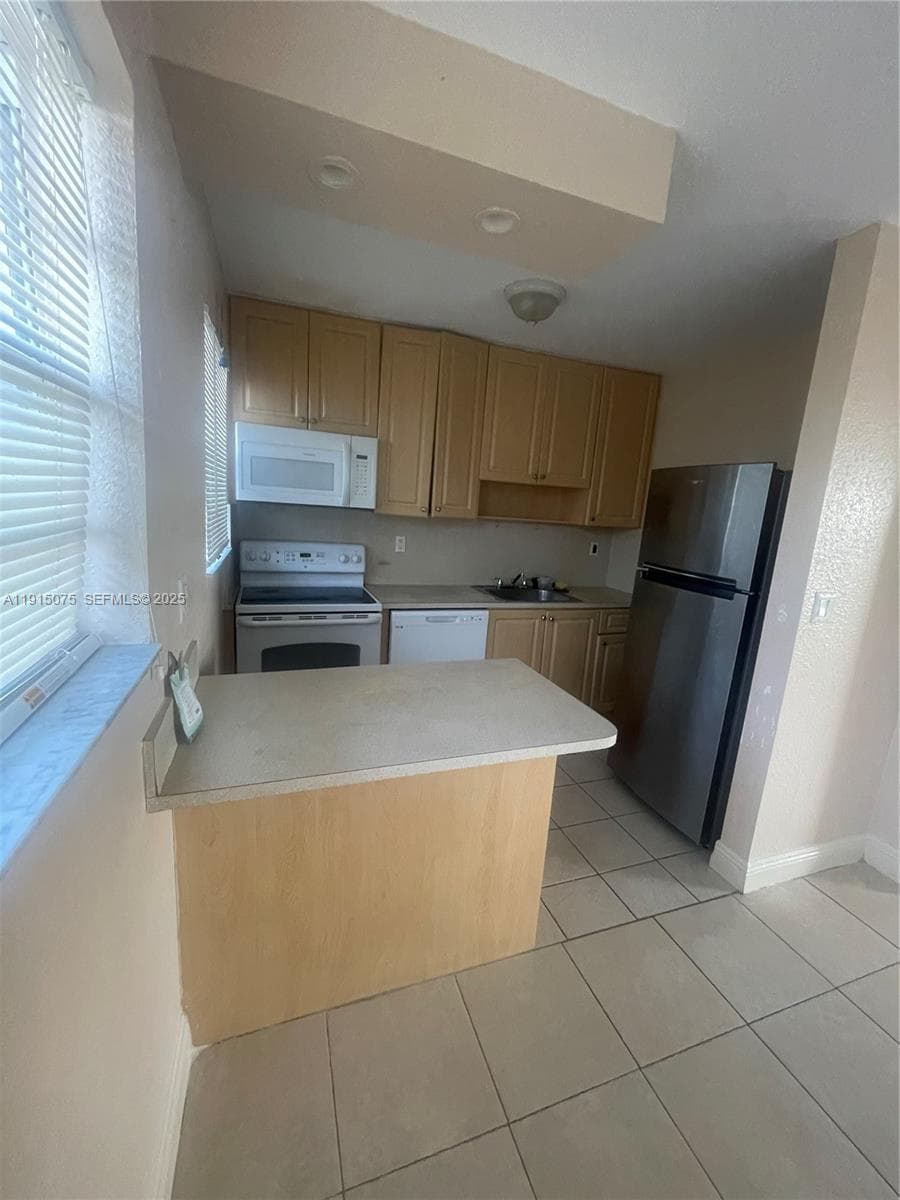 SEVILLA PALACE AT HALLAND · #309 in Hallandale Beach - Photo 19