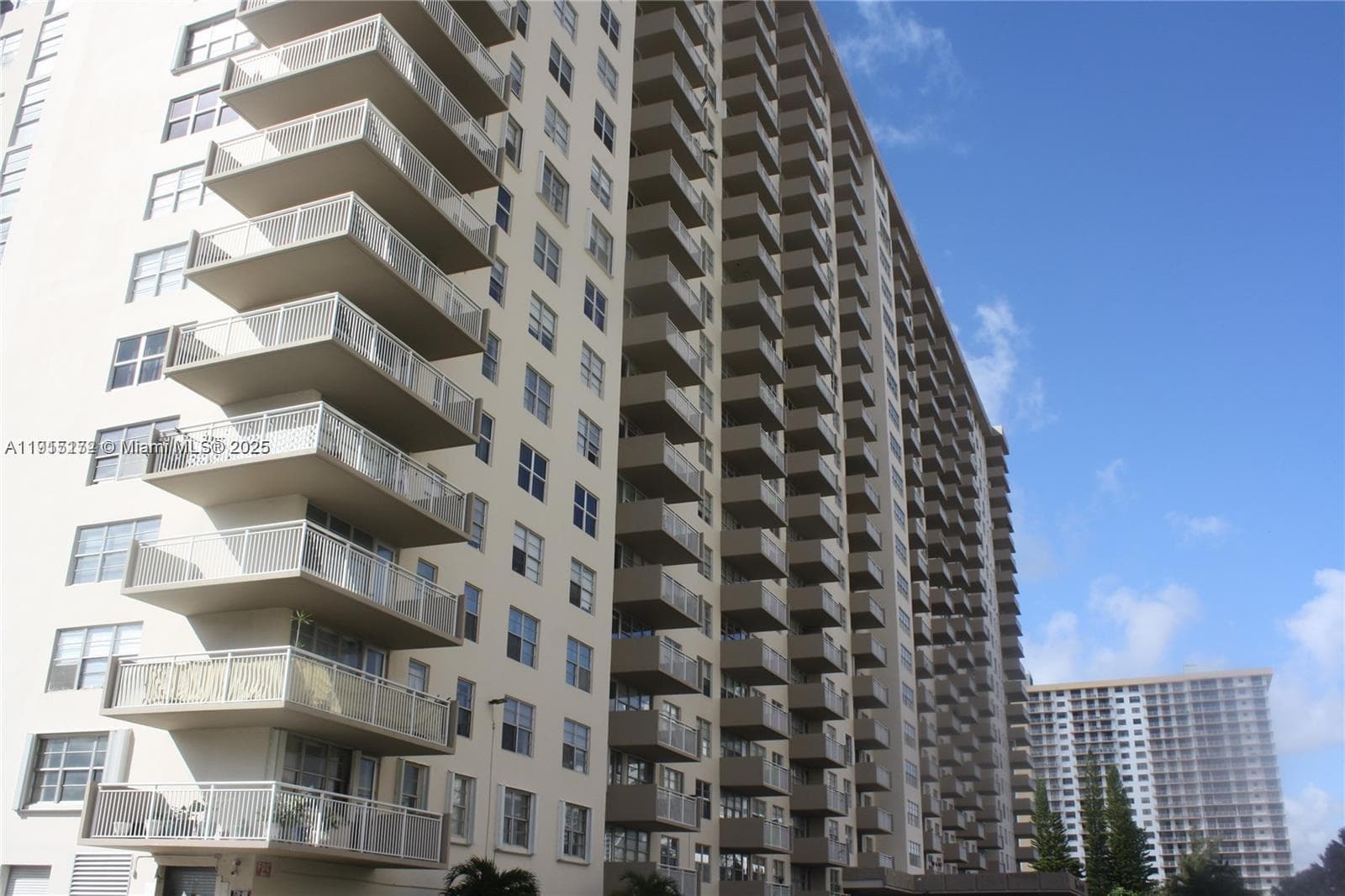 Winston Towers 100 · #1809 in Sunny Isles Beach - Photo 7