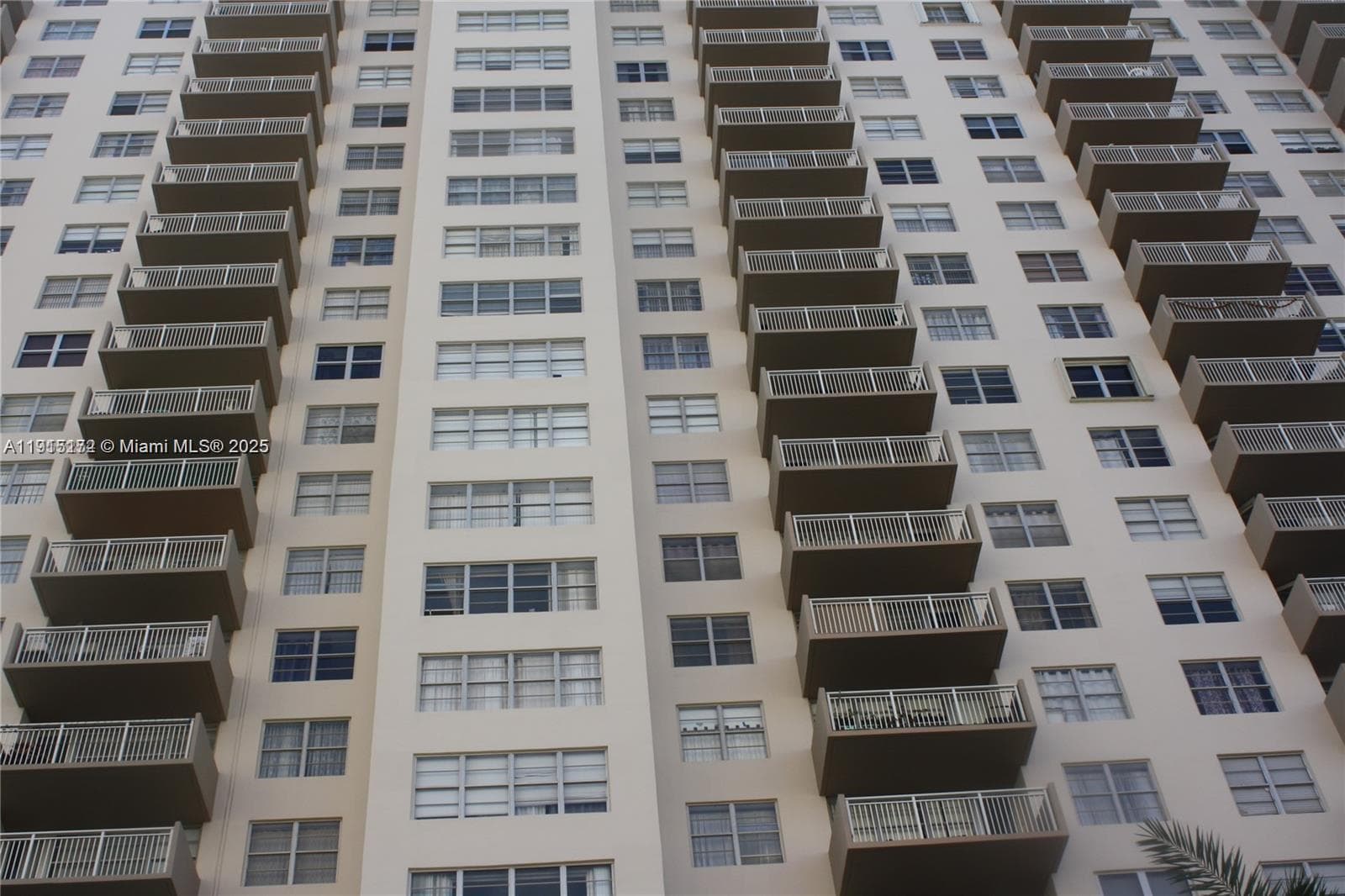 Winston Towers 100 · #1809 in Sunny Isles Beach - Photo 9