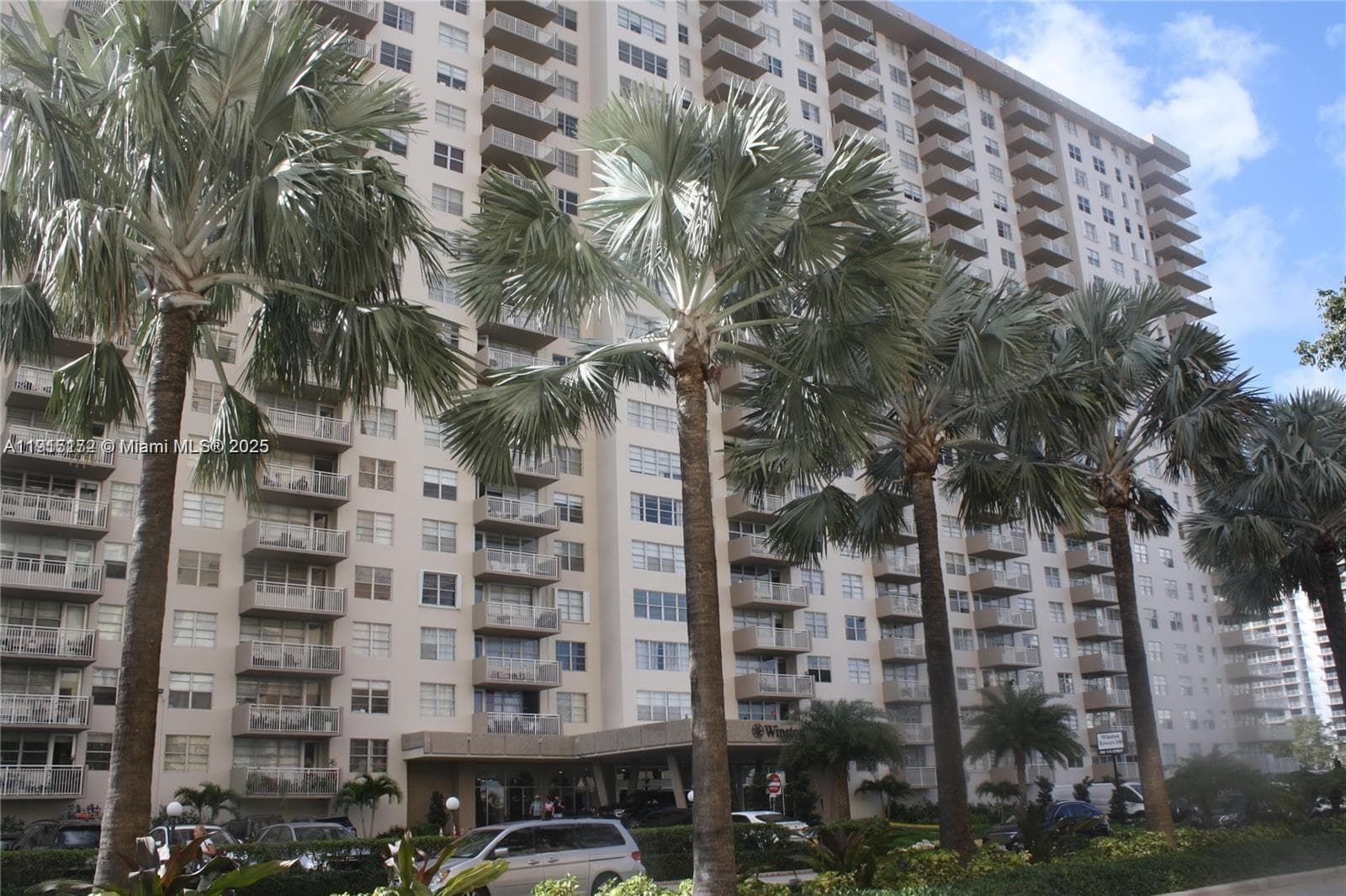 Winston Towers 100 · #1809 in Sunny Isles Beach - Photo 8