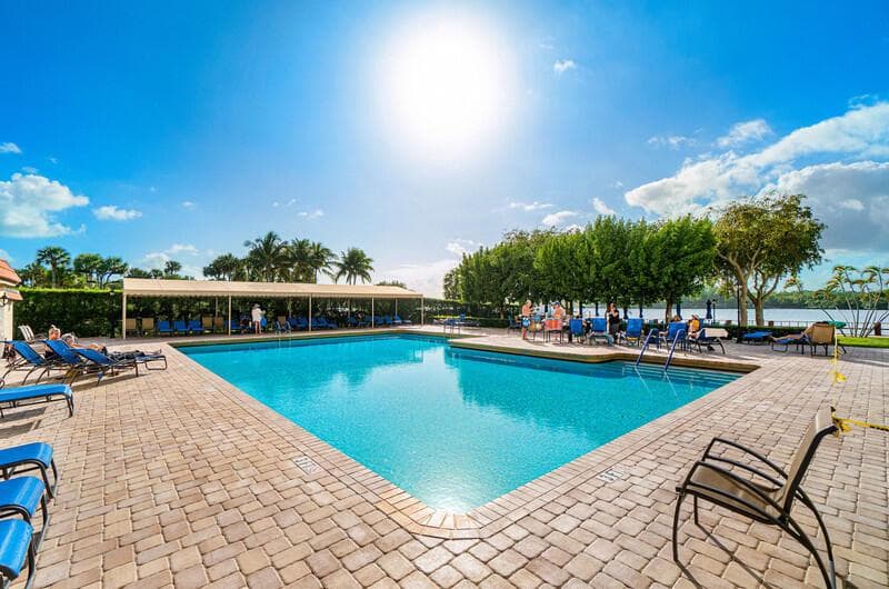 LARGE HEATED POOL