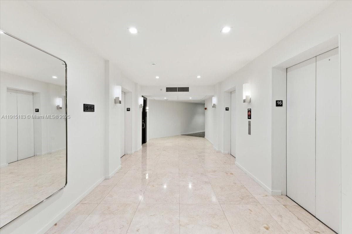 Elevators 16th floor