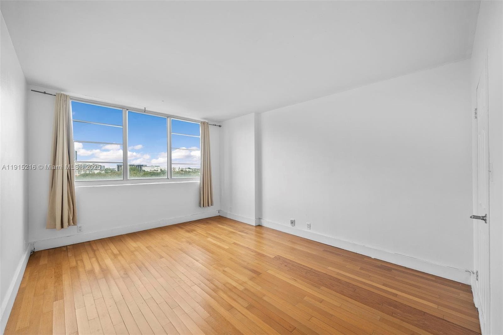 BAY PARK TOWERS CONDO · #703 in Miami - Photo 5