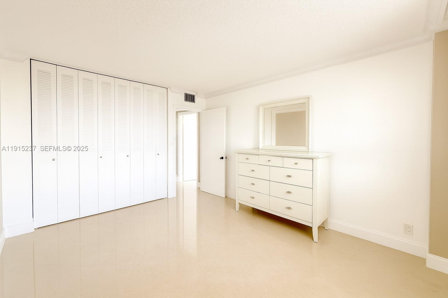 COMMODORE PLAZA CONDO · #717 in Aventura - Photo 13