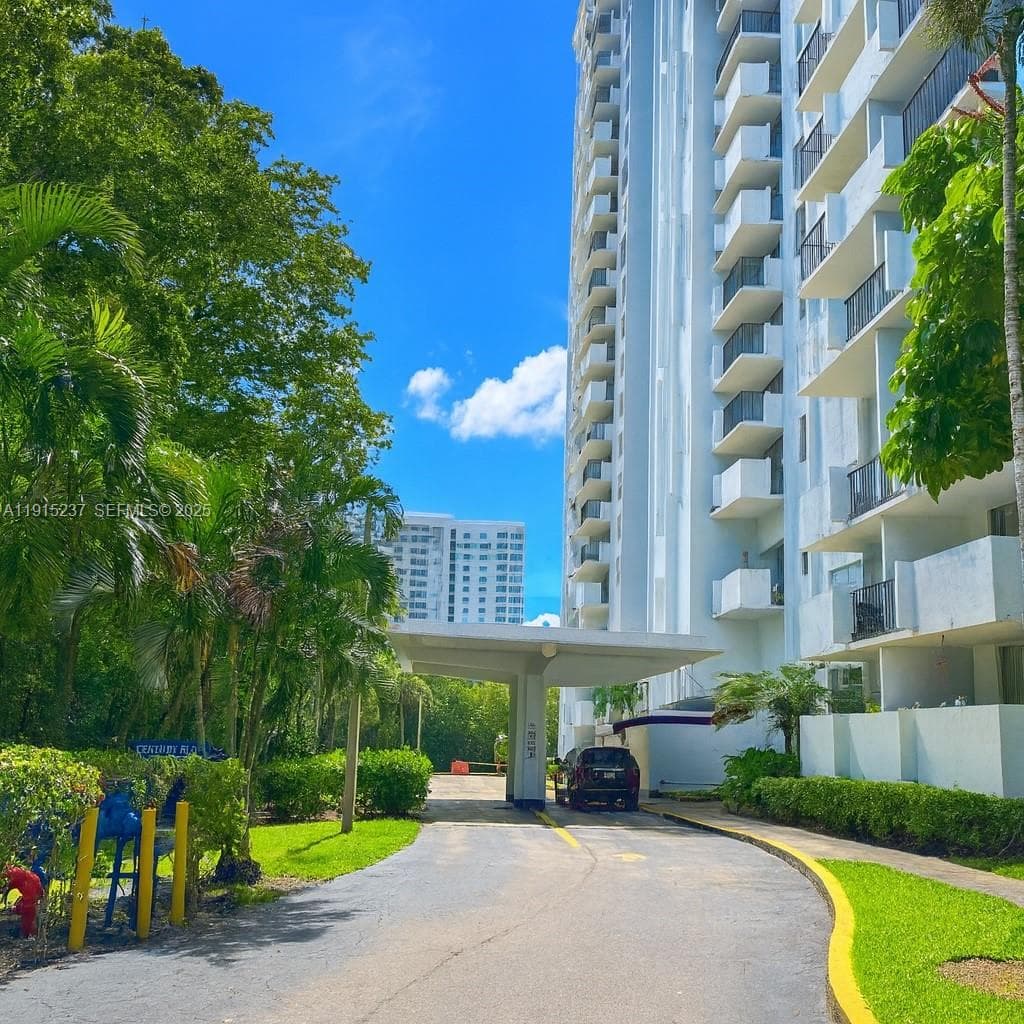 COMMODORE PLAZA CONDO · #717 in Aventura - Photo 20