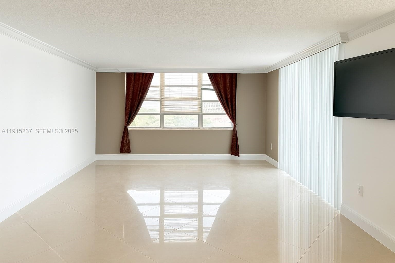COMMODORE PLAZA CONDO · #717 in Aventura - Photo 8
