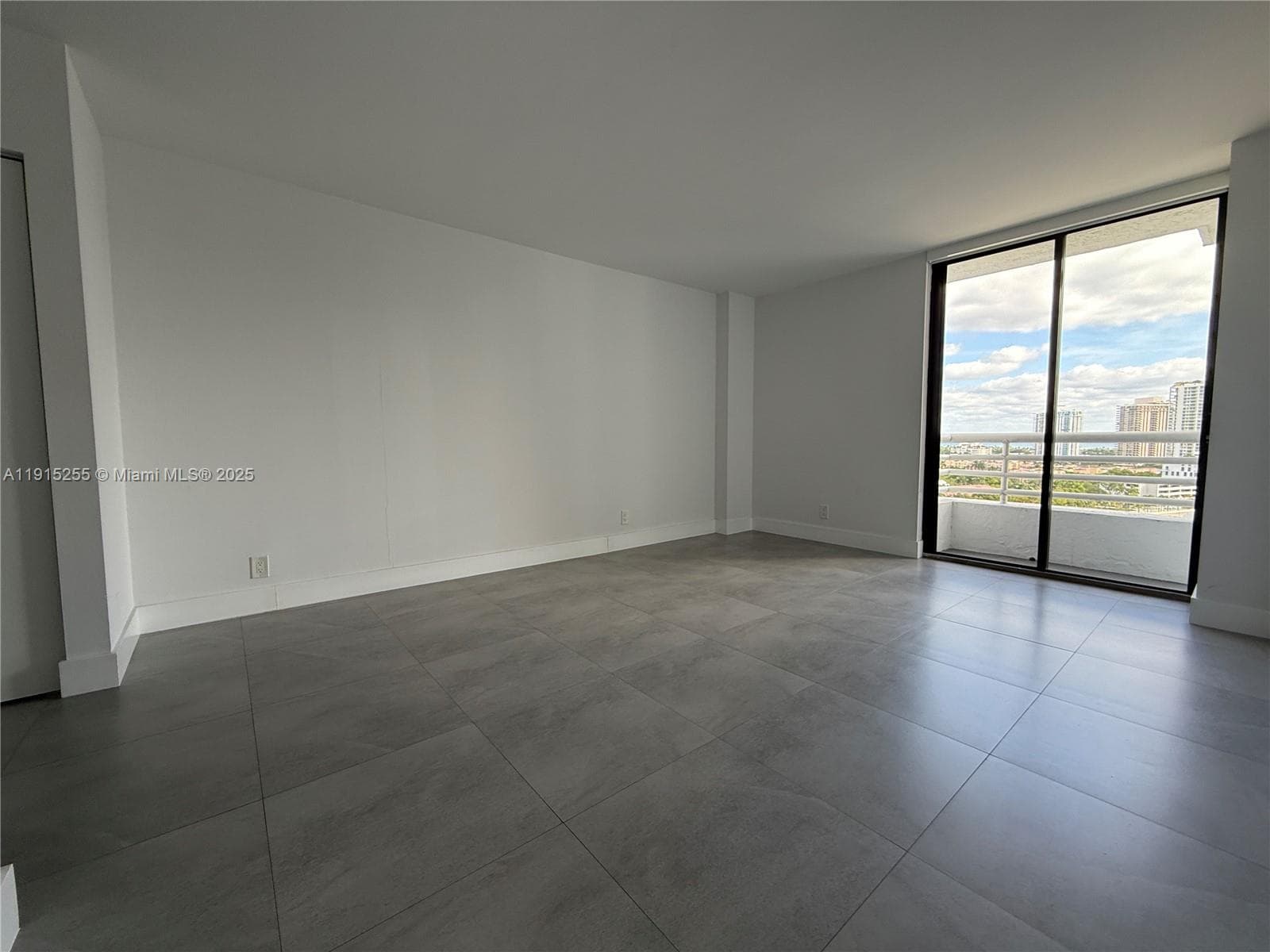 PARC CENTRAL AVENTURA EAS · #1709 in Aventura - Photo 4
