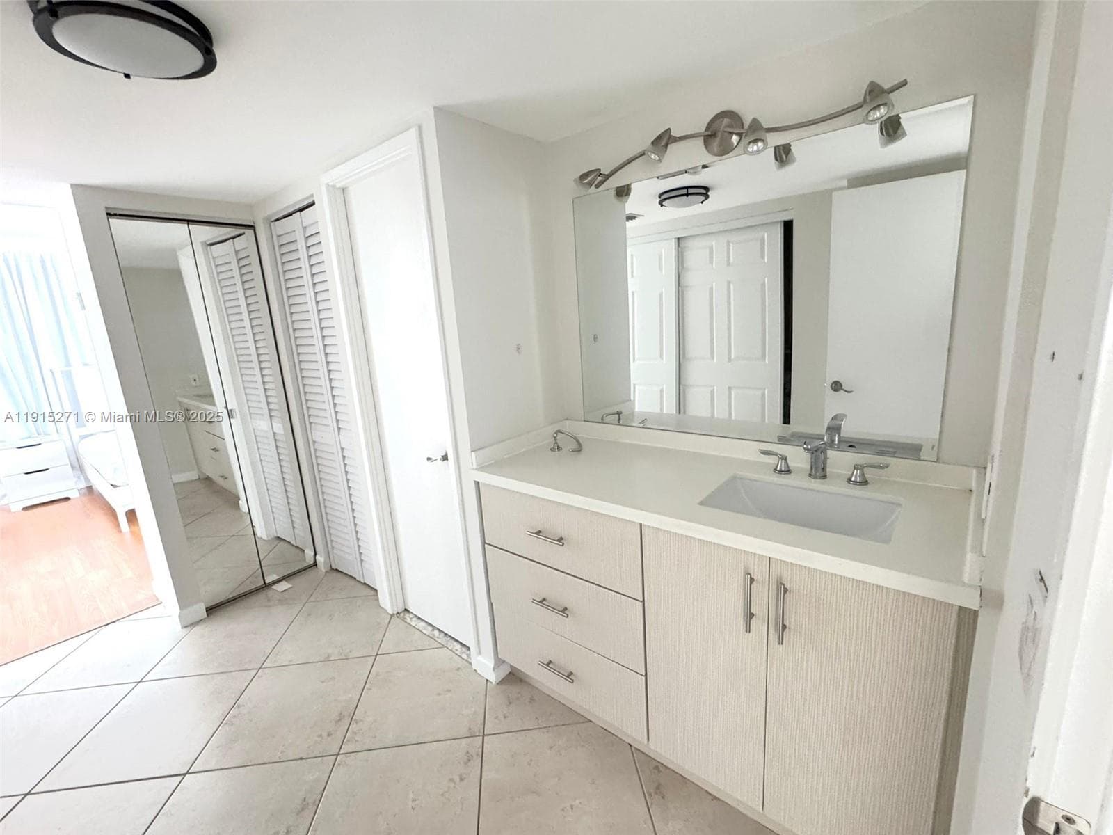 FLAMENCO CONDO TOWER I · #928 in Aventura - Photo 8