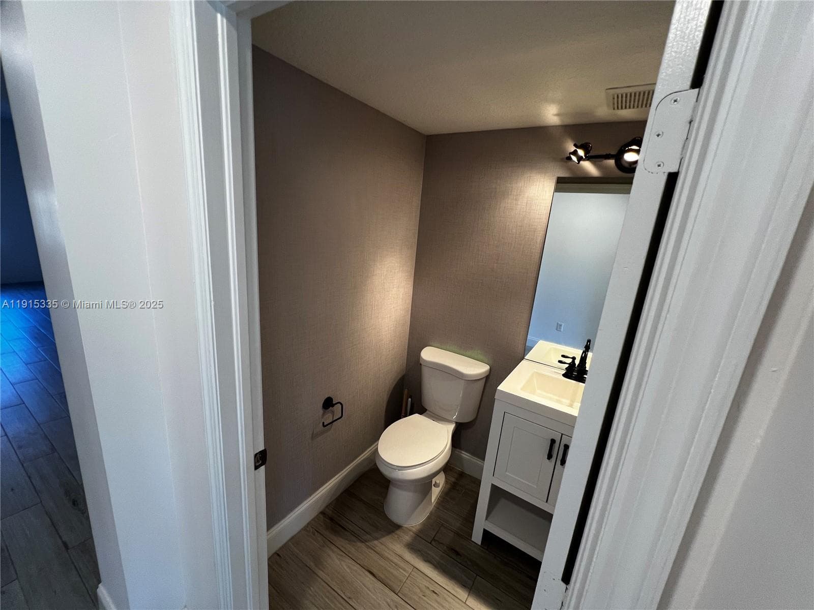 Villas at Harbor isles · #1406 in Dania Beach - Photo 6