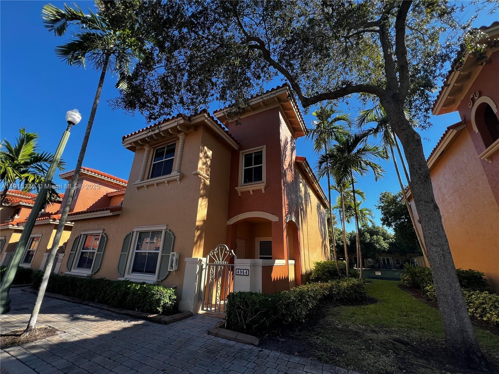 Villas at Harbor isles · #1406 in Dania Beach - Photo 1