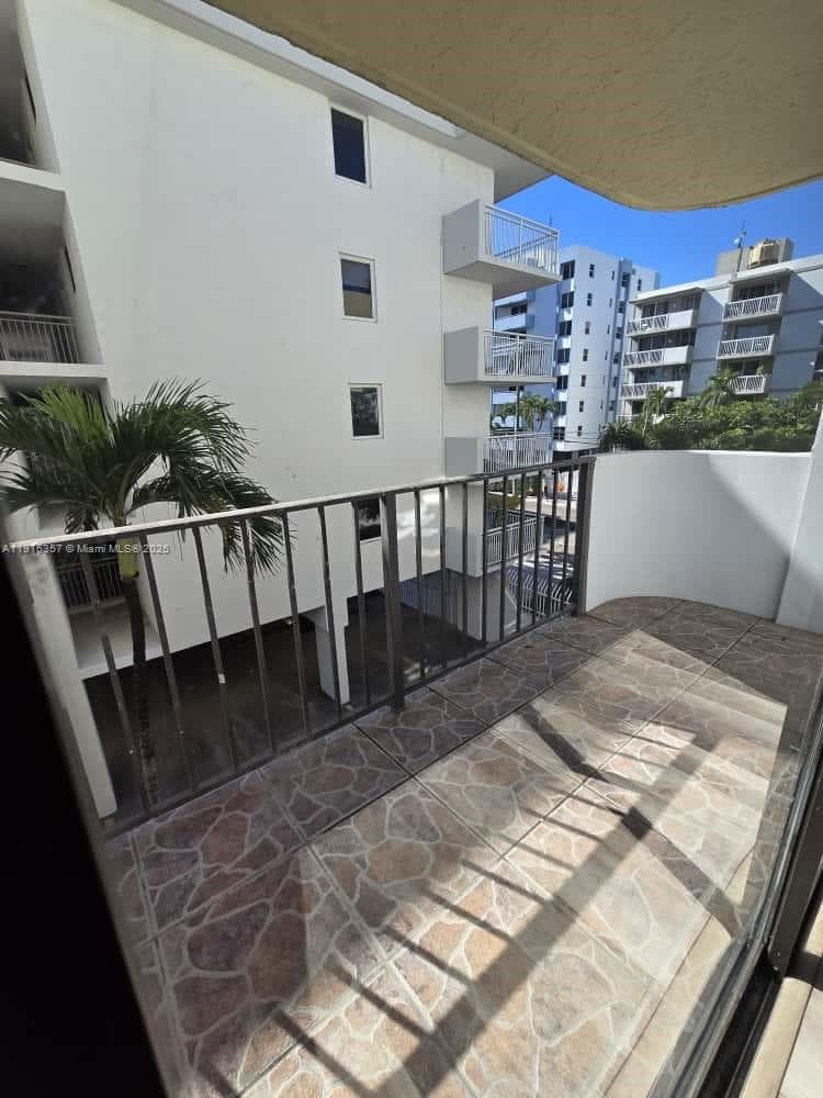 BAYVIEW GARDENS CONDO · #301 in Miami Beach - Photo 17