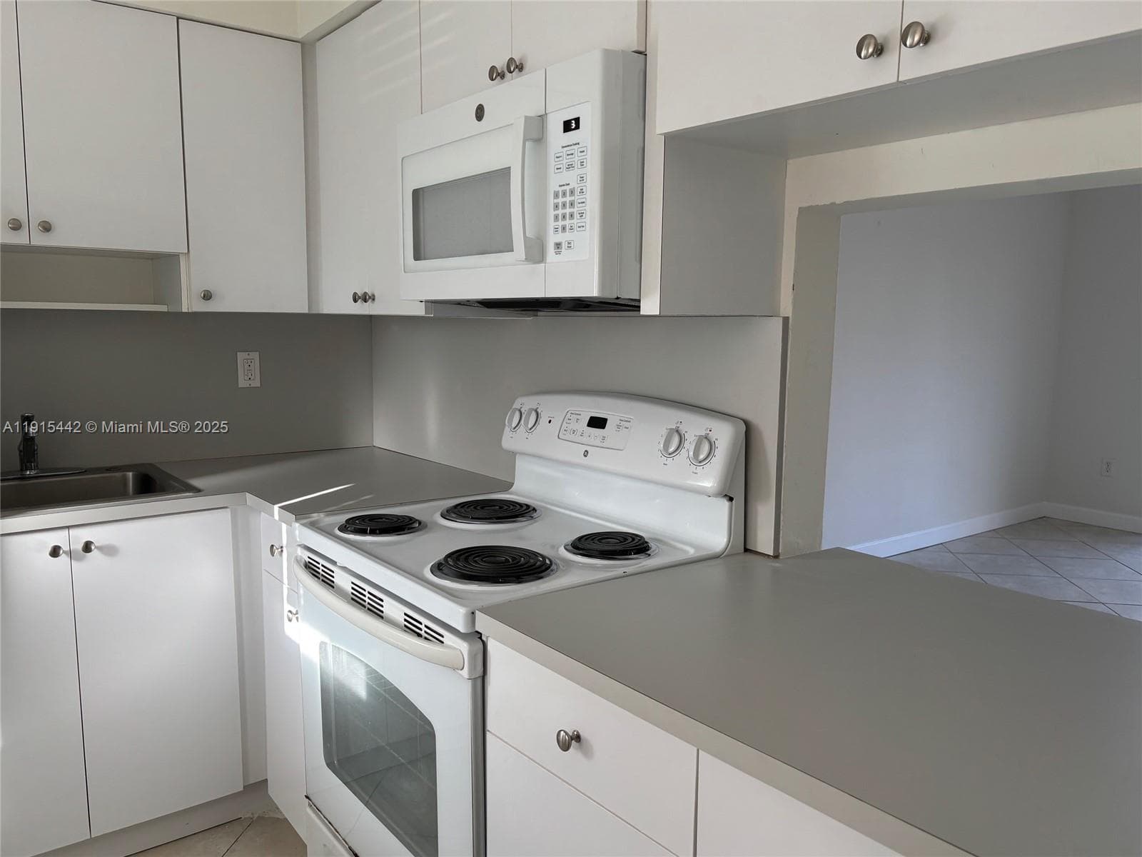 BISCAYNE LAKE GARDENS · #33 in Aventura - Photo 2