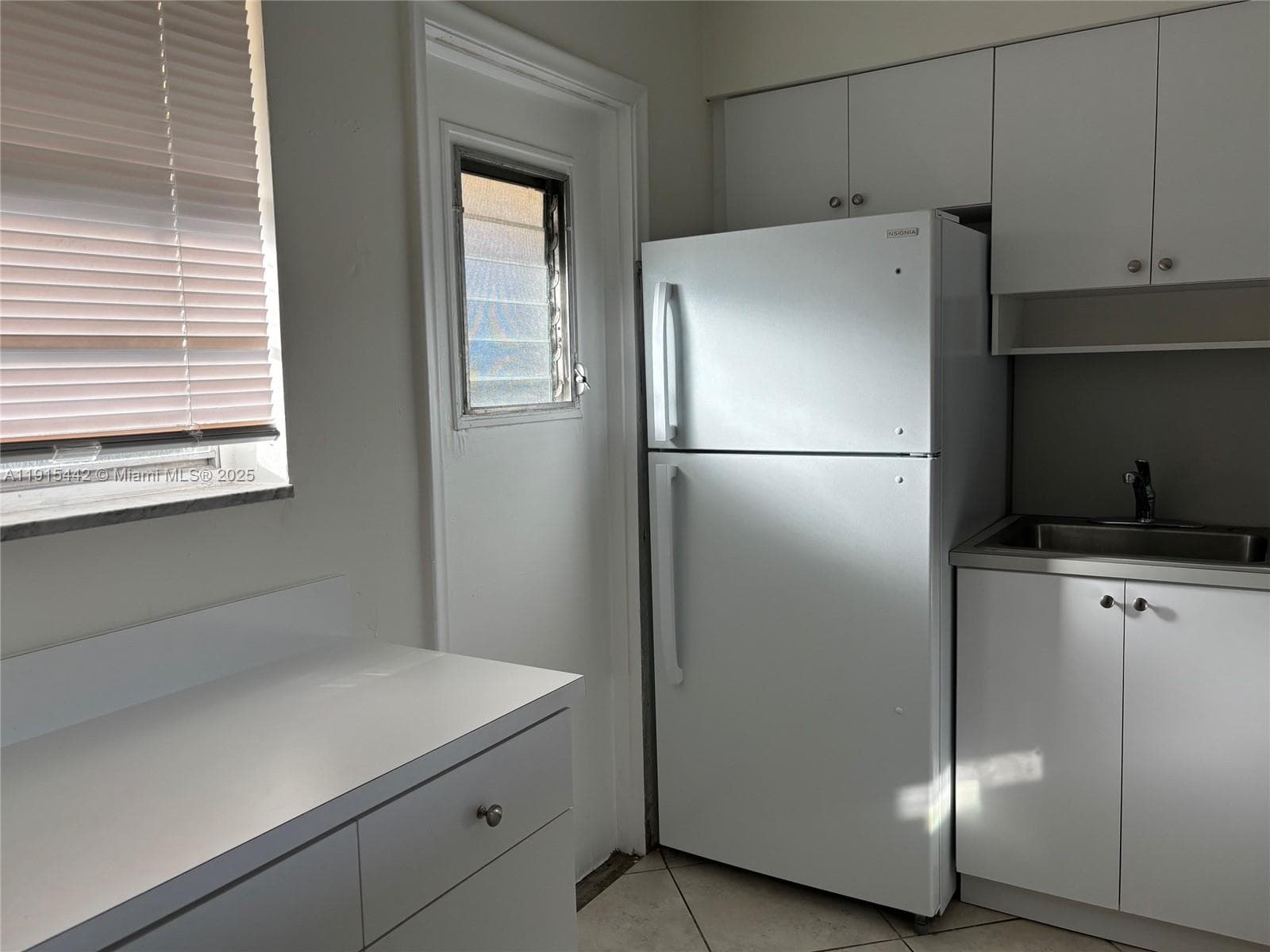 BISCAYNE LAKE GARDENS · #33 in Aventura - Photo 3