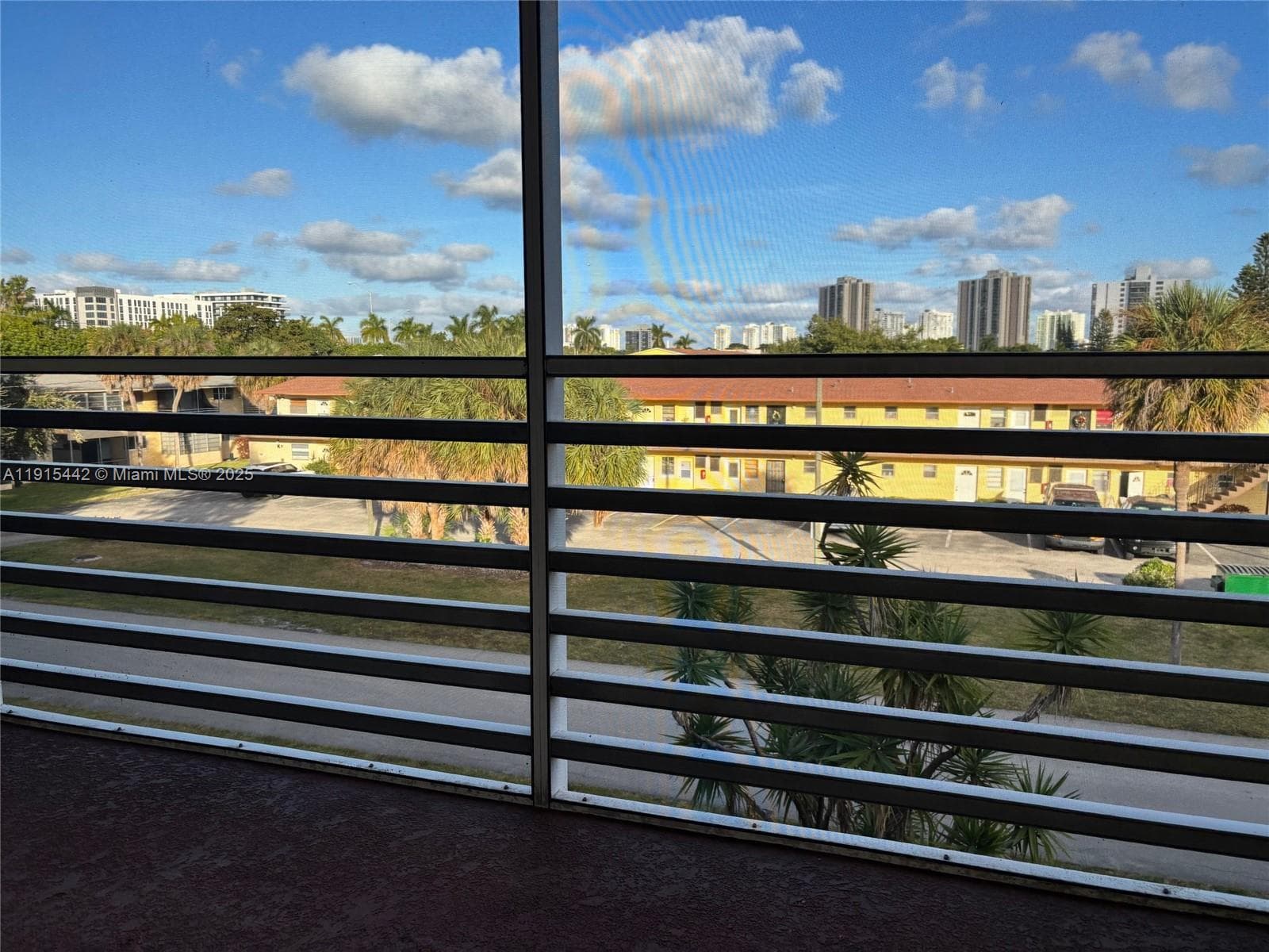 BISCAYNE LAKE GARDENS · #33 in Aventura - Photo 5