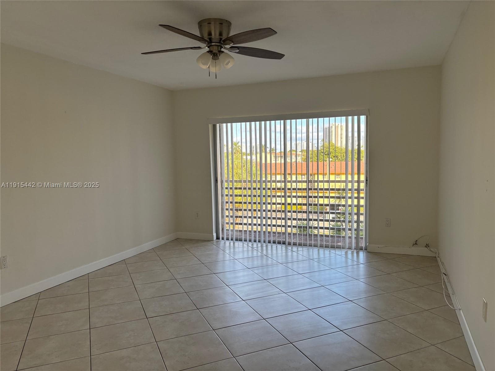BISCAYNE LAKE GARDENS · #33 in Aventura - Photo 4