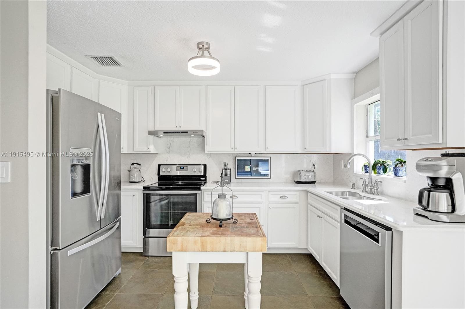3350 Berkeley Blvd photo 3