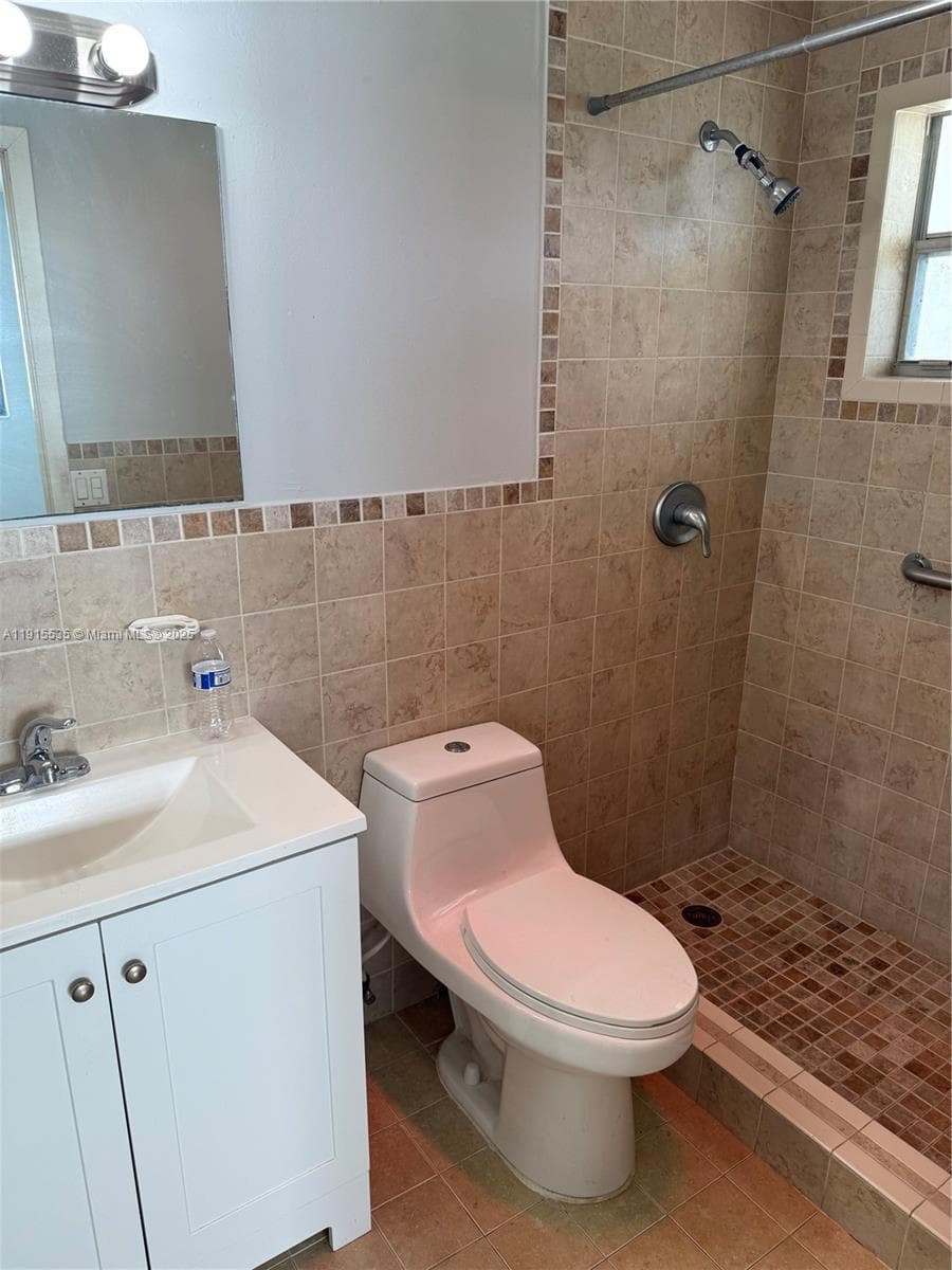 Master bedroom full bathroom