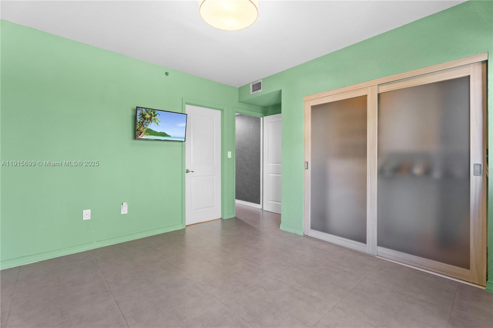 1853 Jefferson Ave #6 photo 17
