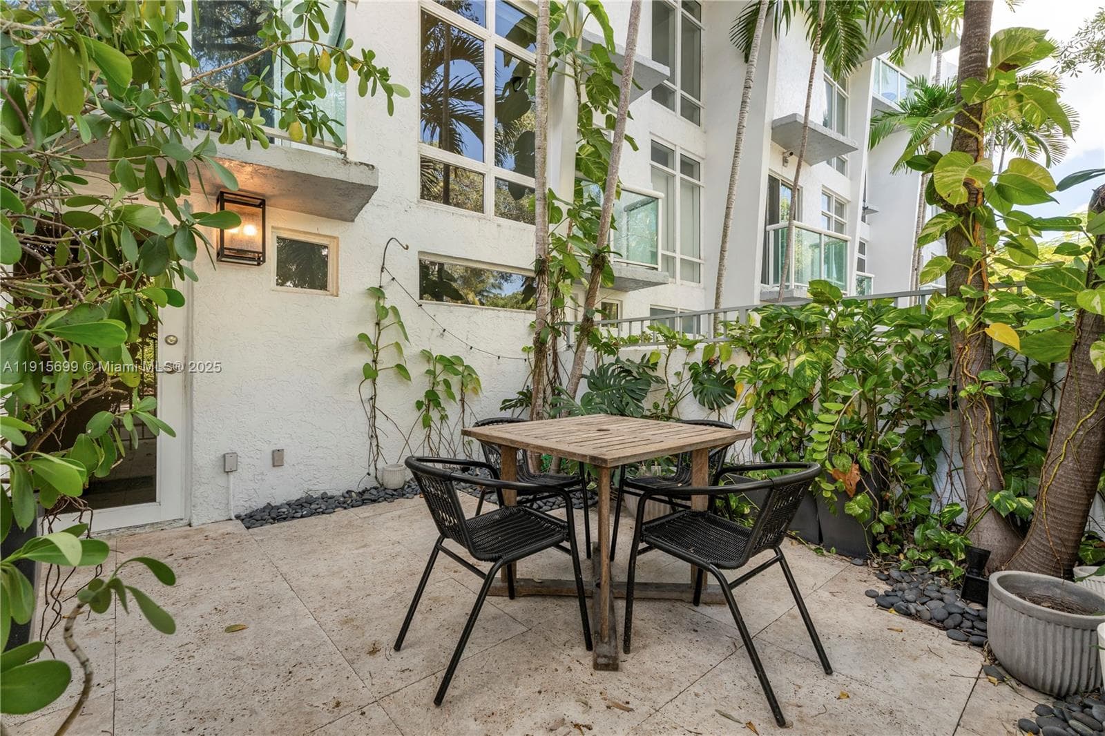 1853 Jefferson Ave #6 photo 3