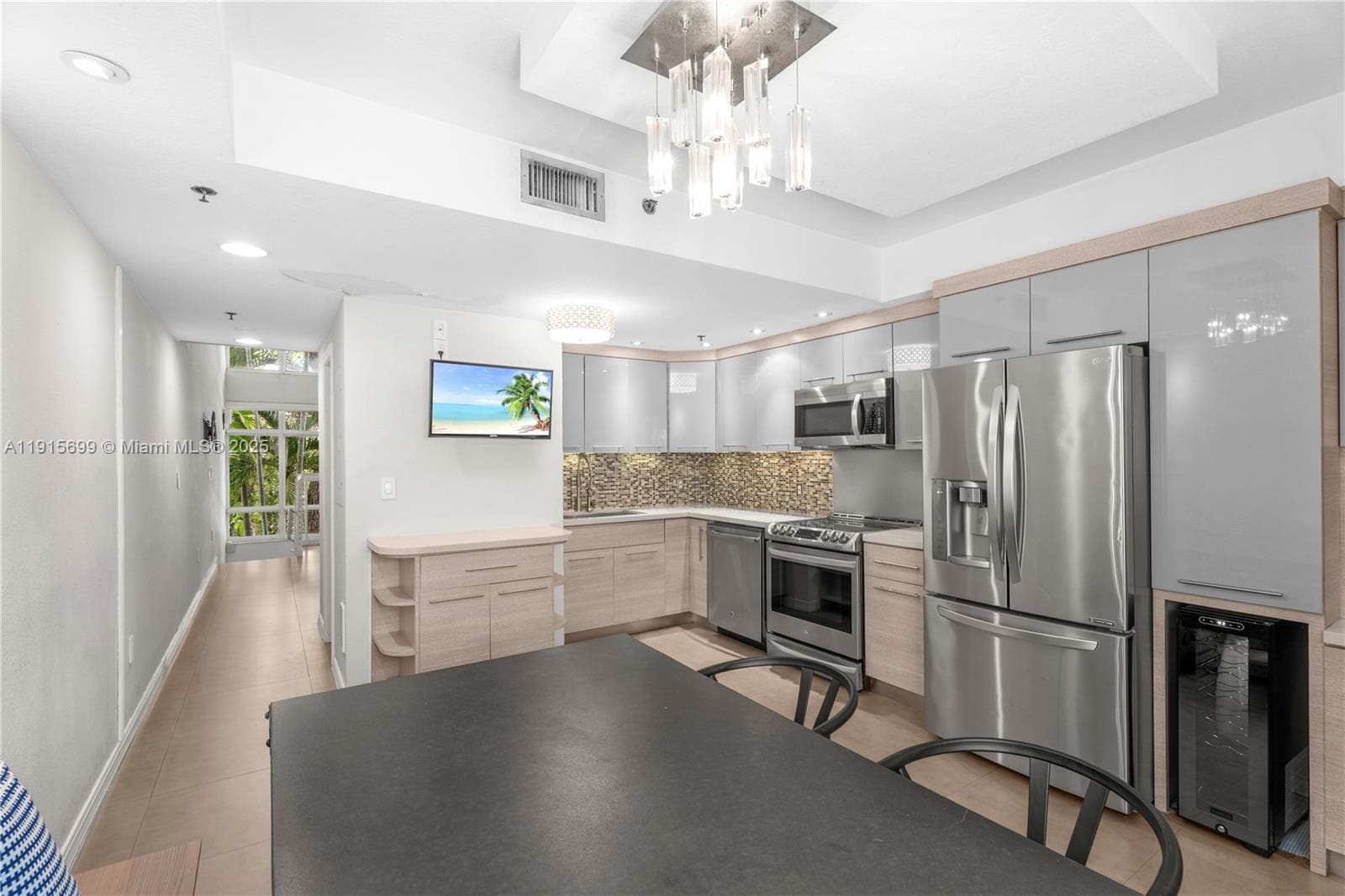 1853 Jefferson Ave #6 photo 9