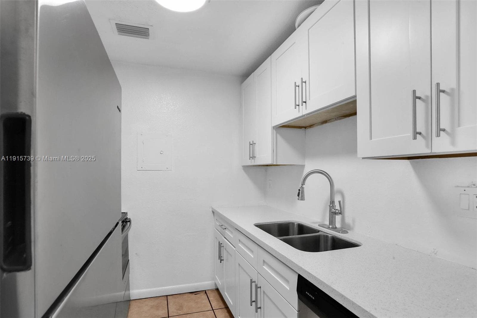 LAKESIDE CONDO AT LAUDERD · #204 in Lauderdale Lakes - Photo 5