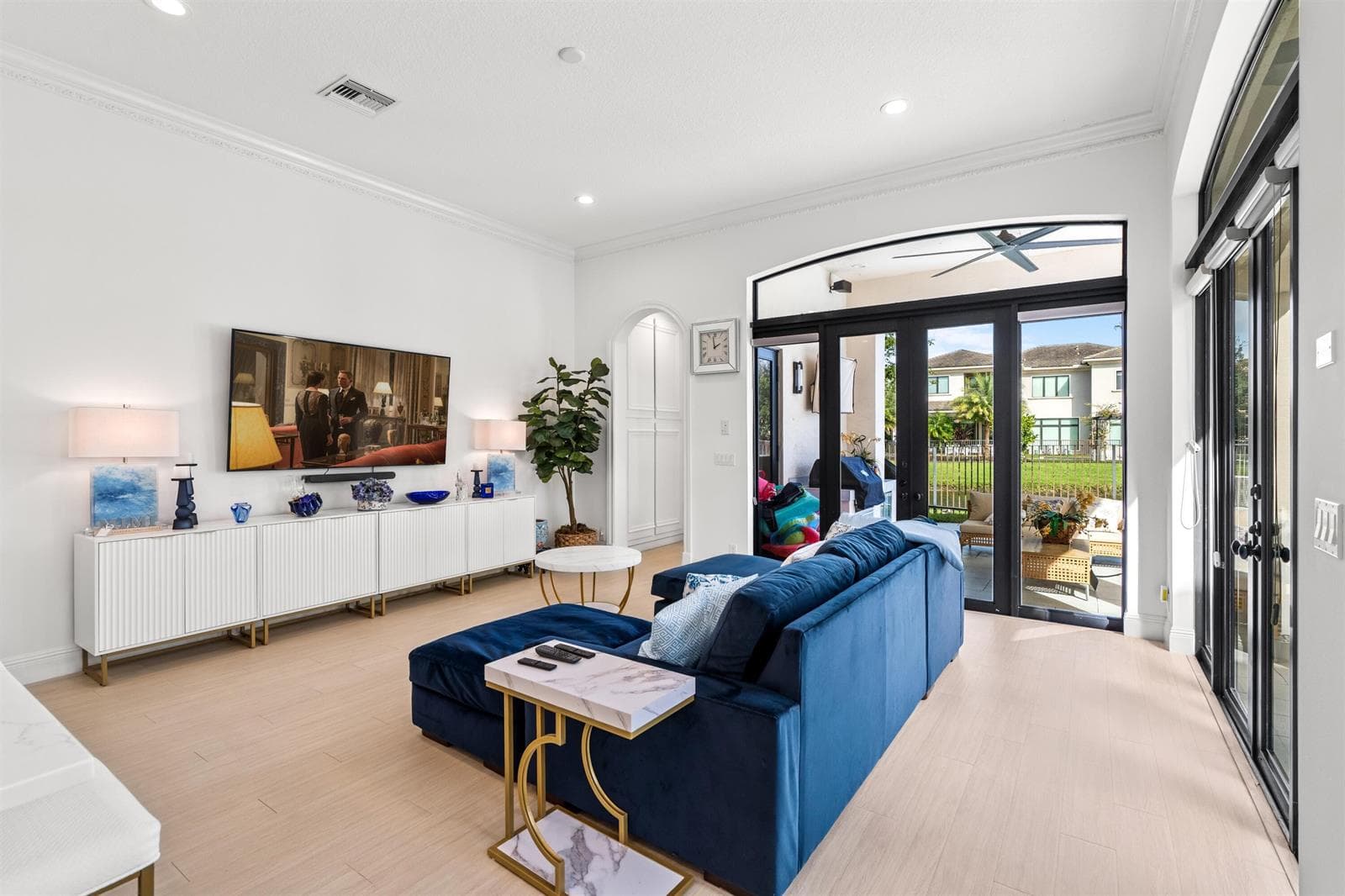 FAMILY_ROOM_DT