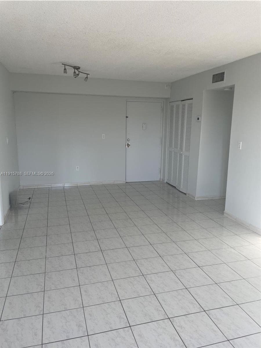 Caribbean Breeze · #510 in Sunny Isles Beach - Photo 7