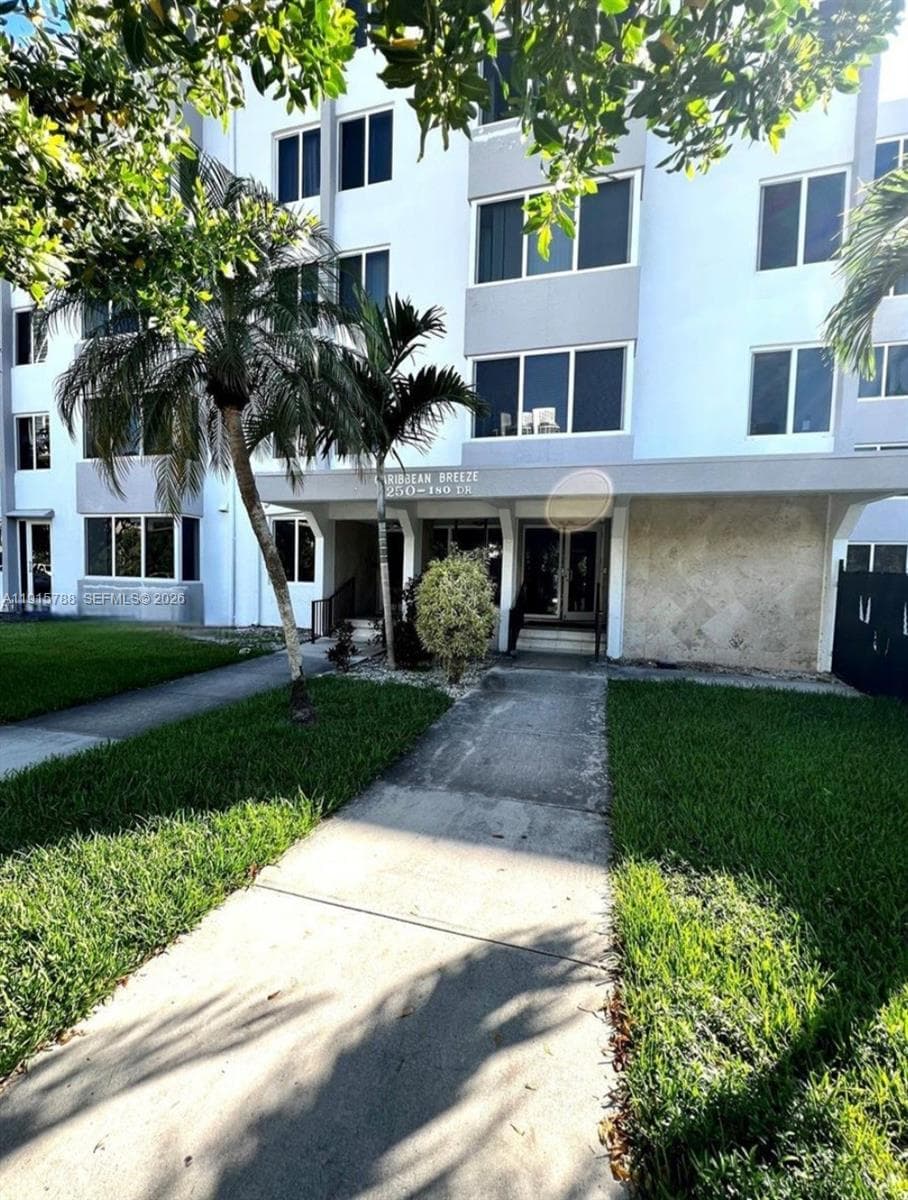 Caribbean Breeze · #510 in Sunny Isles Beach - Photo 3