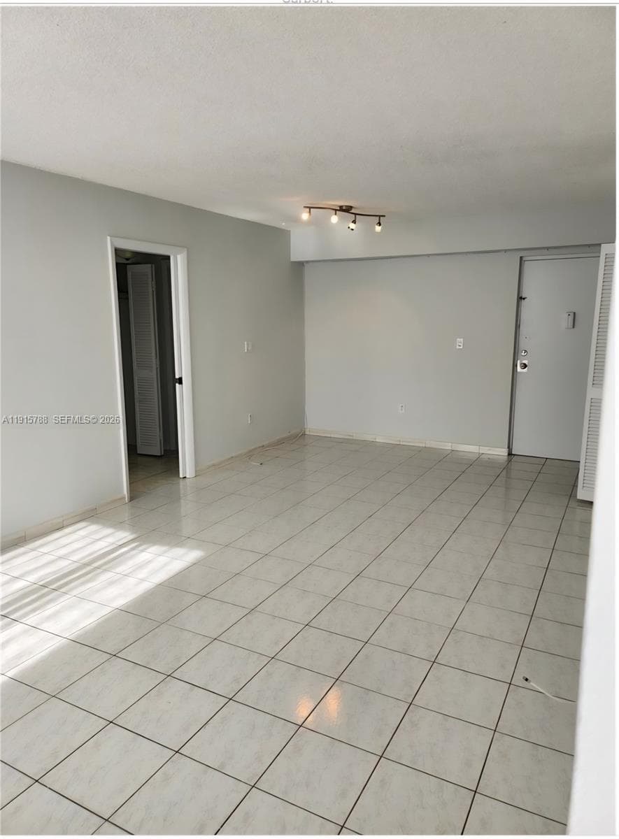 Caribbean Breeze · #510 in Sunny Isles Beach - Photo 8