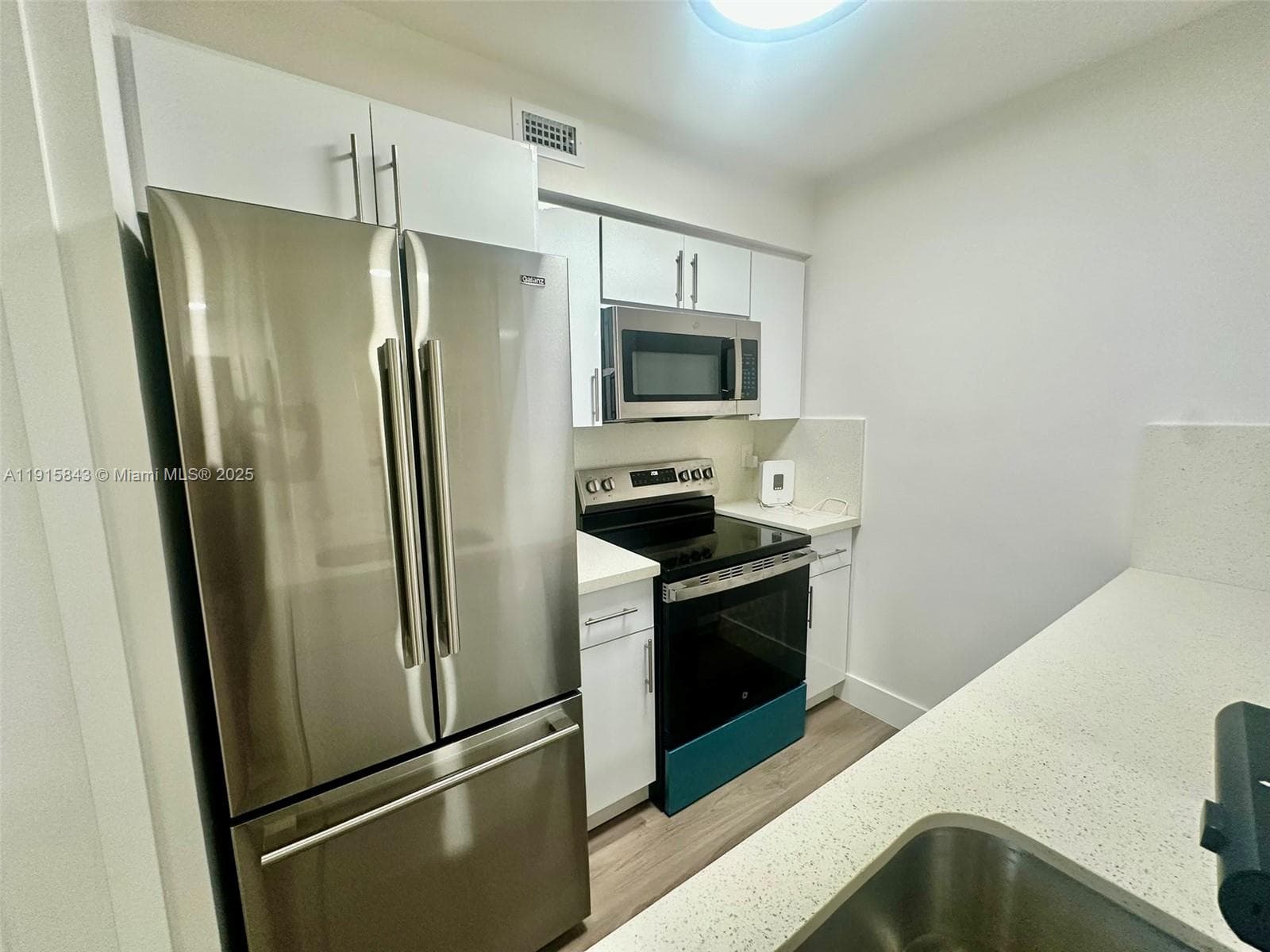 LAKEVIEW CLUB CONDO · #103 in Oakland Park - Photo 2