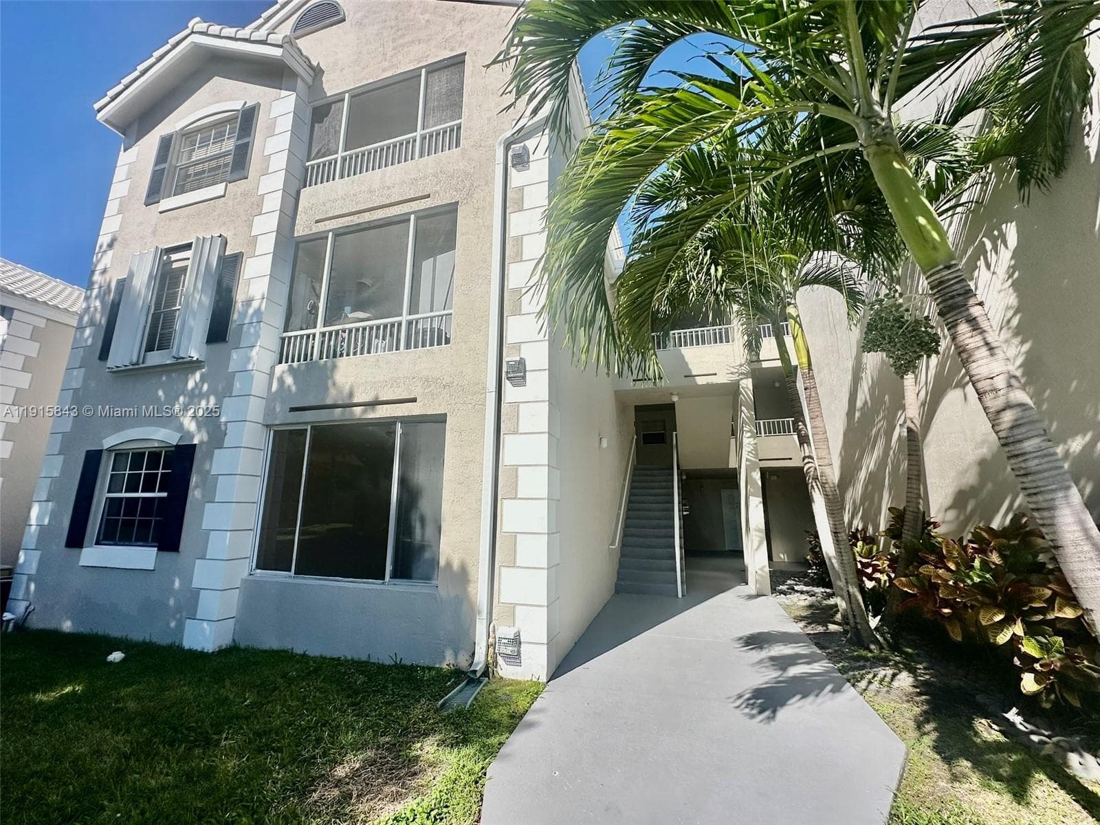 LAKEVIEW CLUB CONDO · #103 in Oakland Park - Photo 13