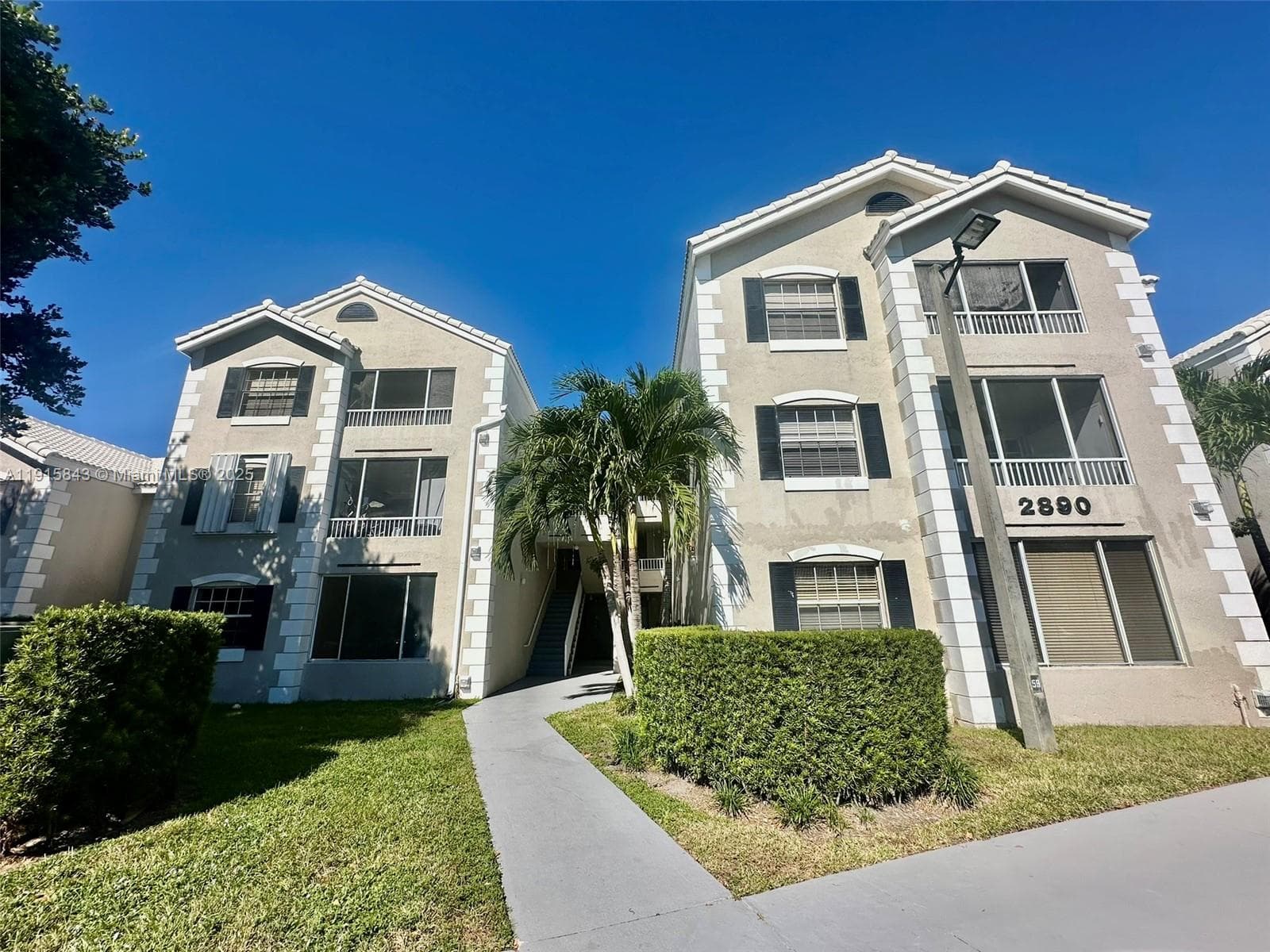 LAKEVIEW CLUB CONDO · #103 in Oakland Park - Photo 14